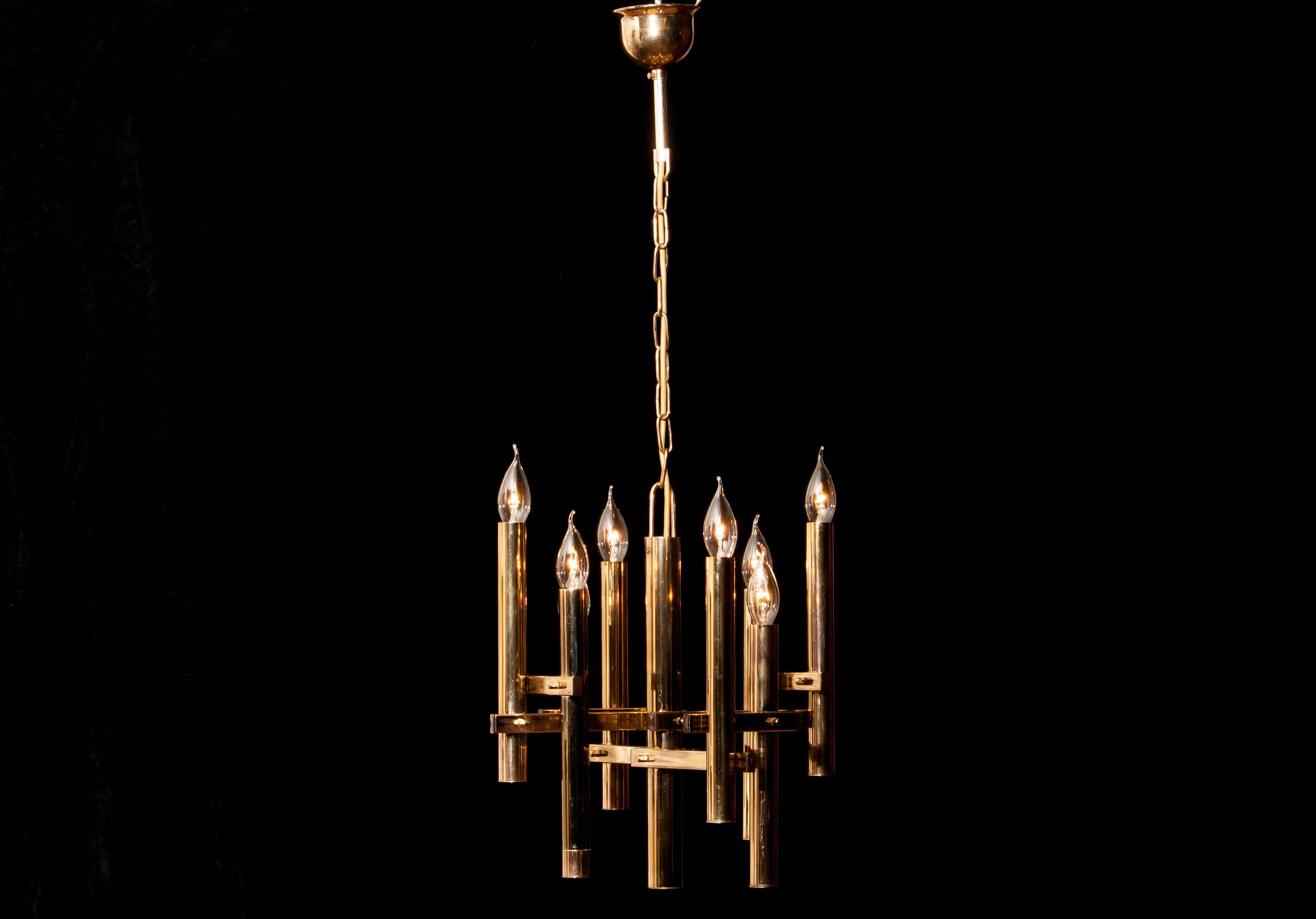 Beautiful brass pendant by Gaetano Sciolari Italy.
This wonderful lamp has eight fittings.
The height is adjustable.
It is in excellent condition.
Period 1960s.
Dimensions: H 93 cm, ø 40 cm.