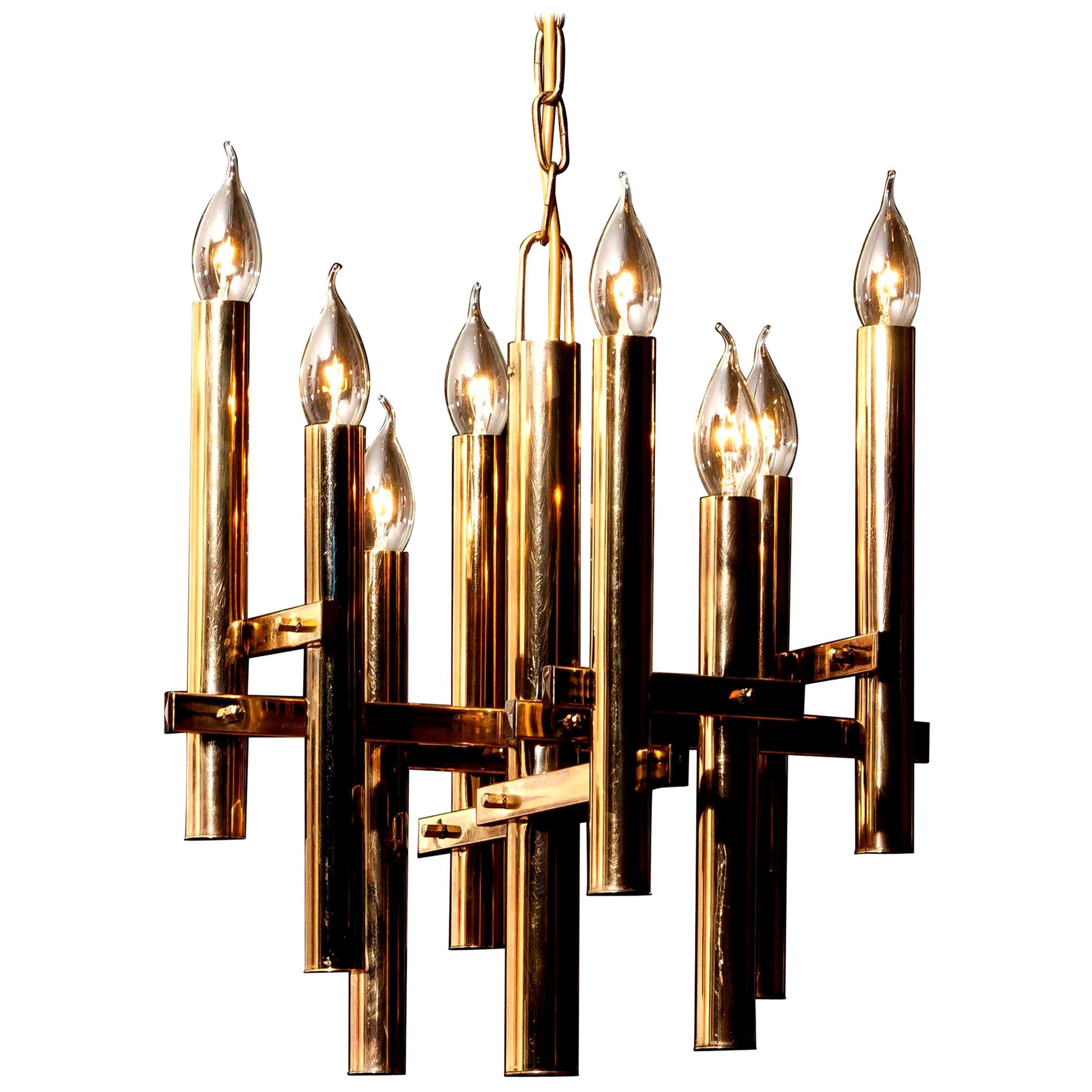 Beautiful brass pendant by Gaetano Sciolari, Italy.
This wonderful lamp has eight fittings.
The height is adjustable.
It is in excellent condition.
Period: 1960s.
Dimensions: H 93 cm, ø 40 cm.