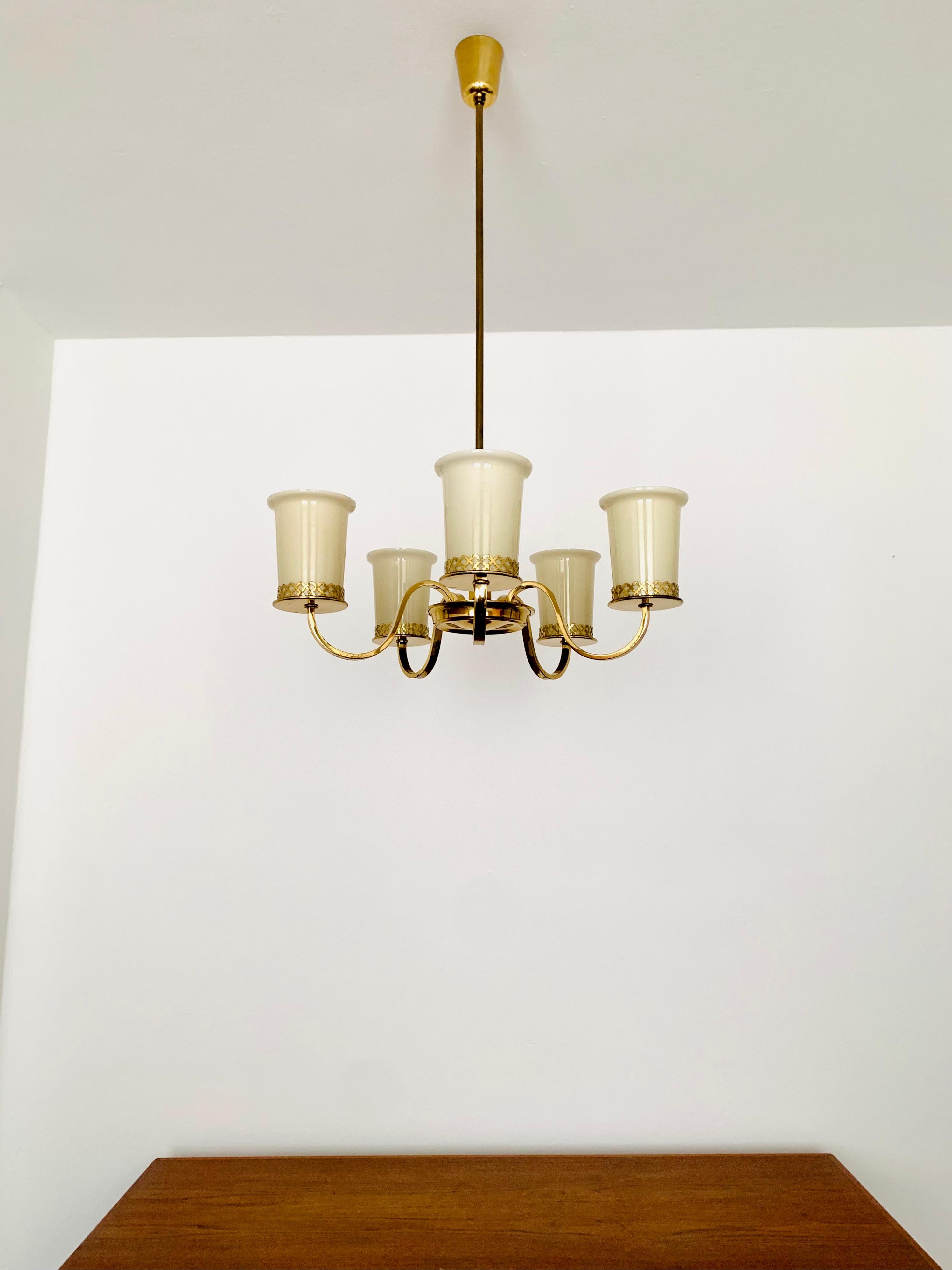 Impressive chandelier from the 1950s.
The lamp is very noble and elegant.
Loving details and high-quality workmanship.
Impressive contemporary design and an asset to any home.
A pleasantly warm lighting atmosphere is