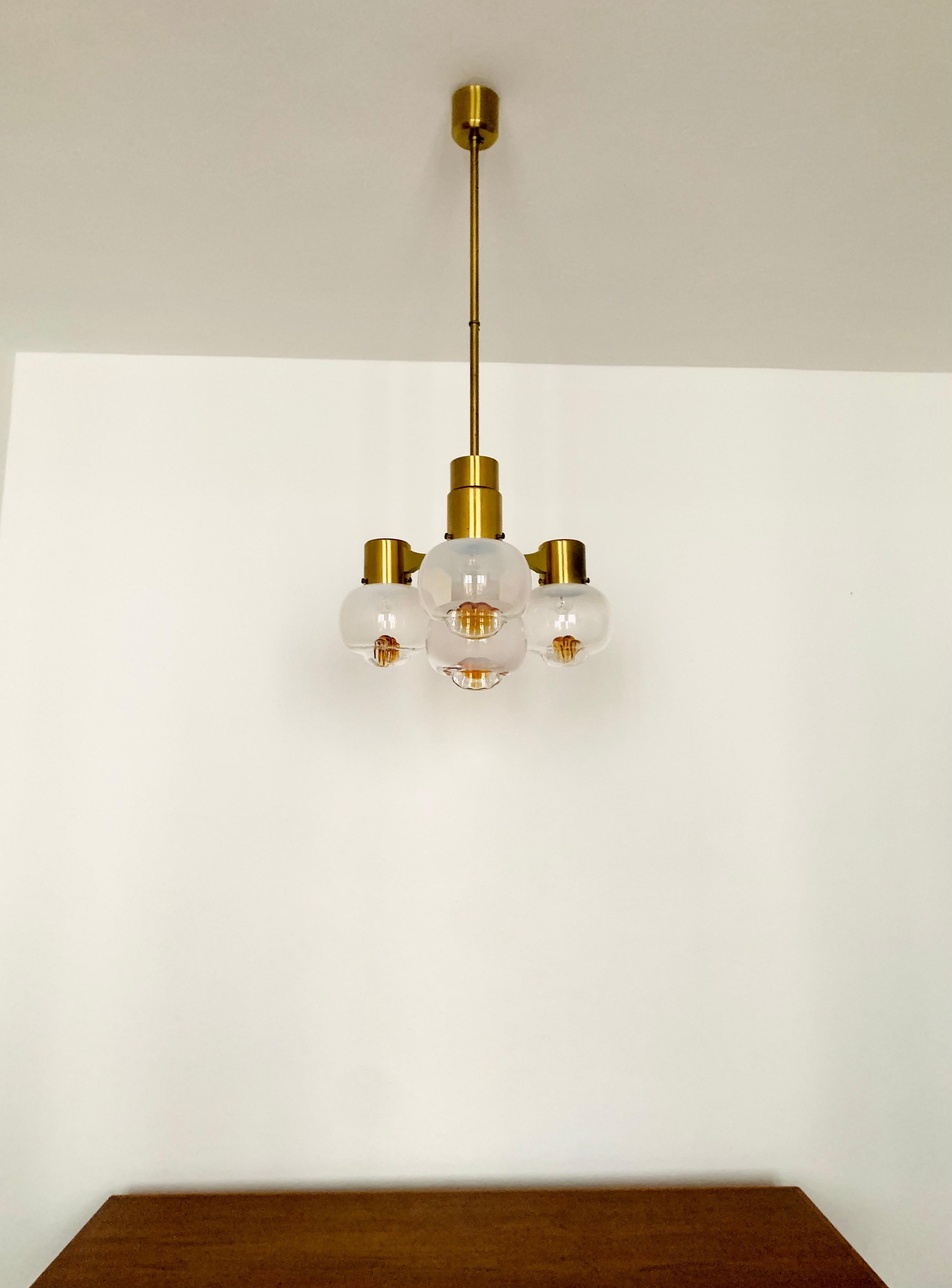 Brass chandelier In Good Condition For Sale In München, DE