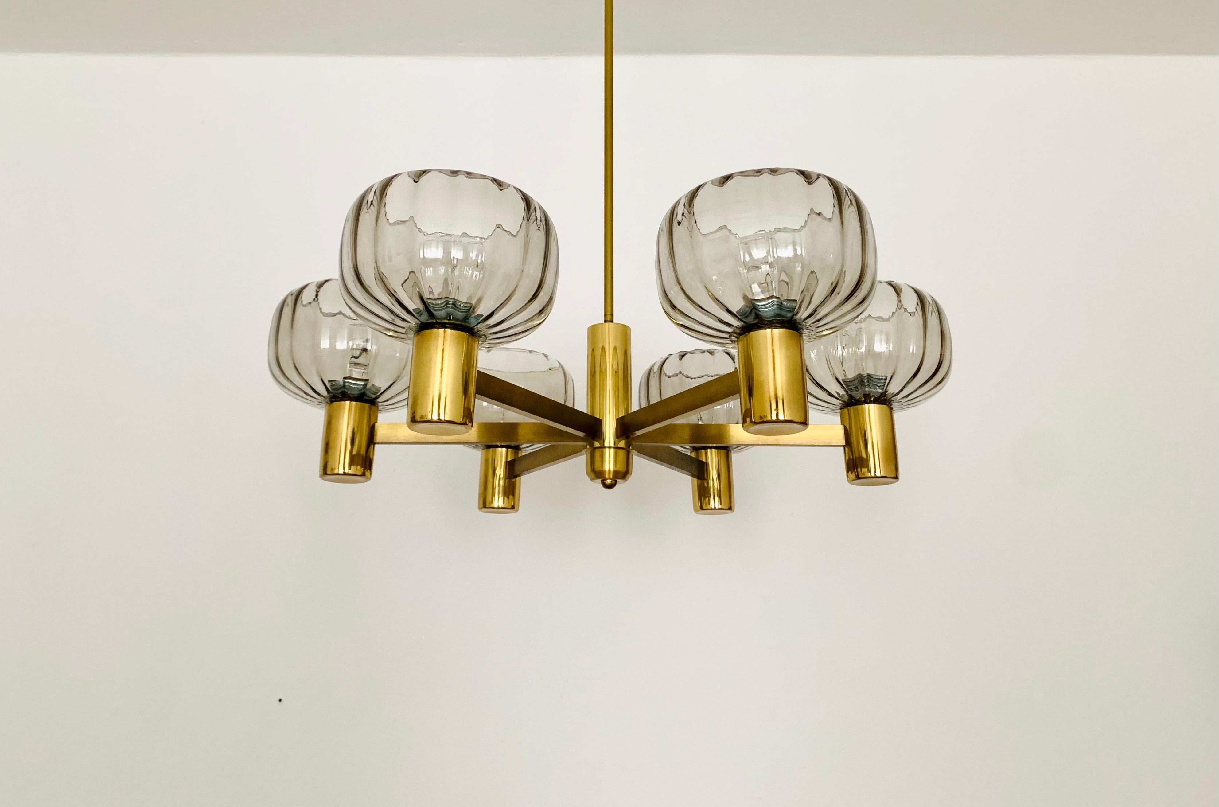 Brass Chandelier In Good Condition For Sale In München, DE