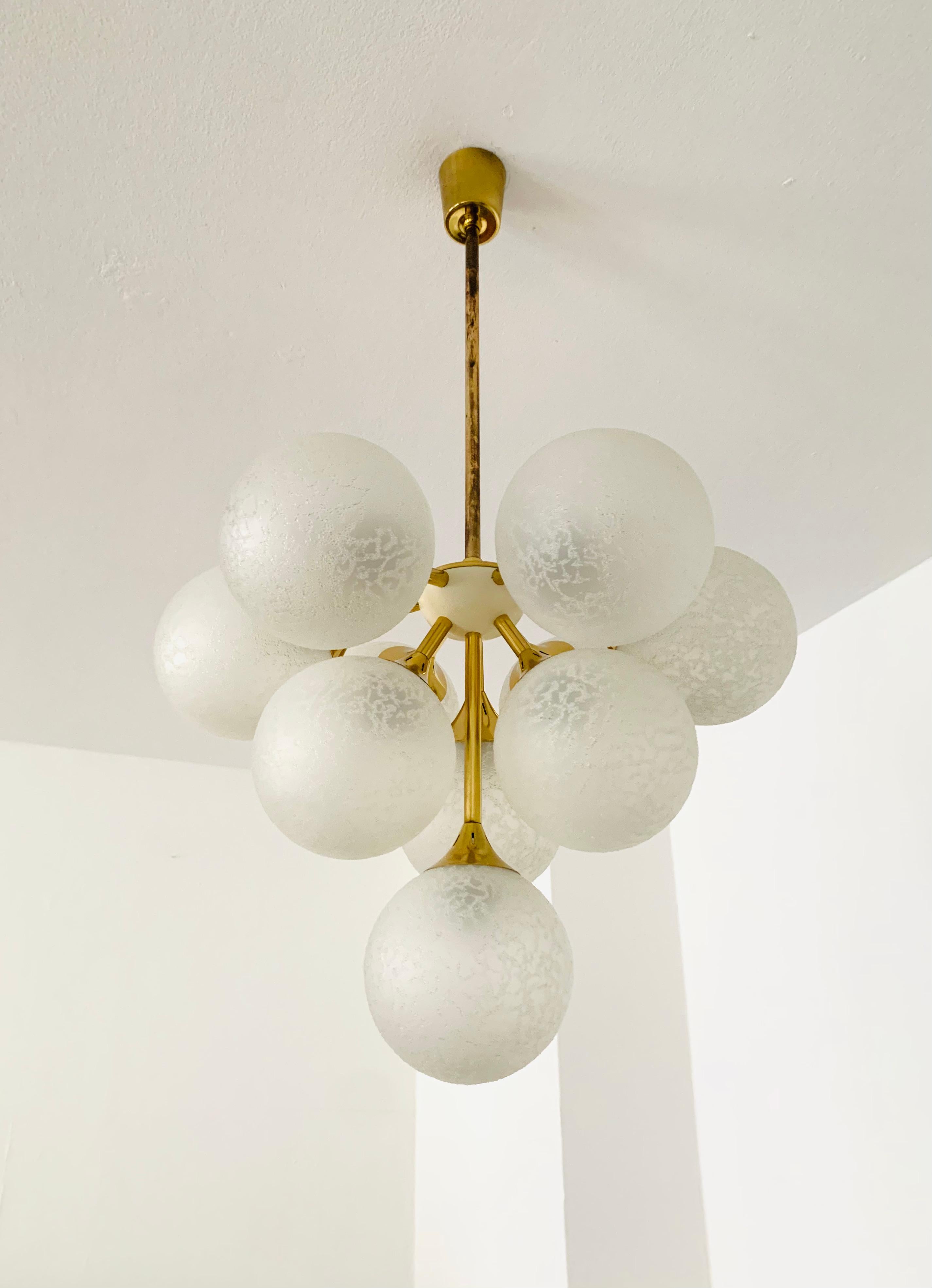 Metà XX secolo Lampadario in ottone in vendita