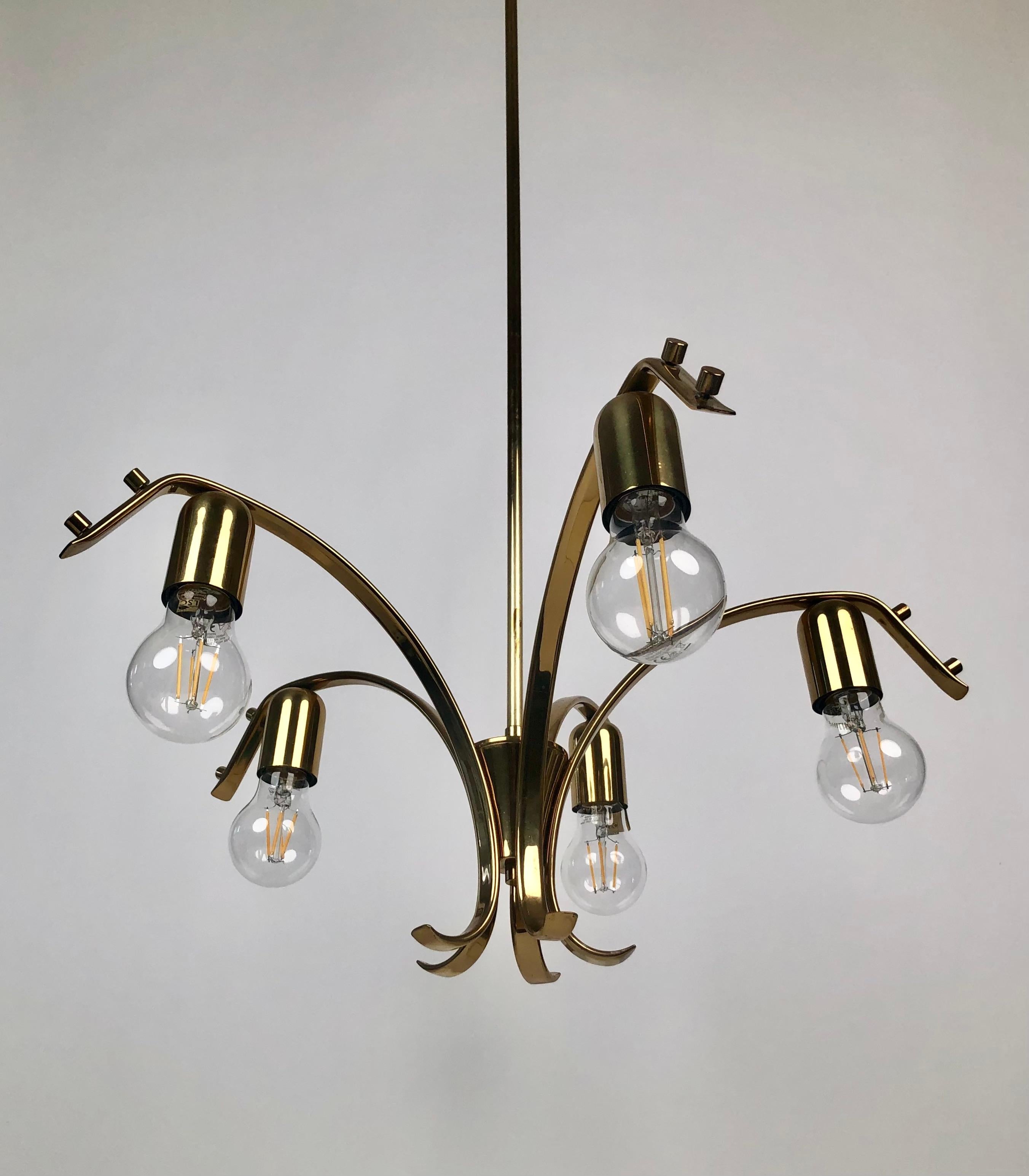 Lampadario in ottone degli anni '60 con cinque paralumi, Austria in vendita 6