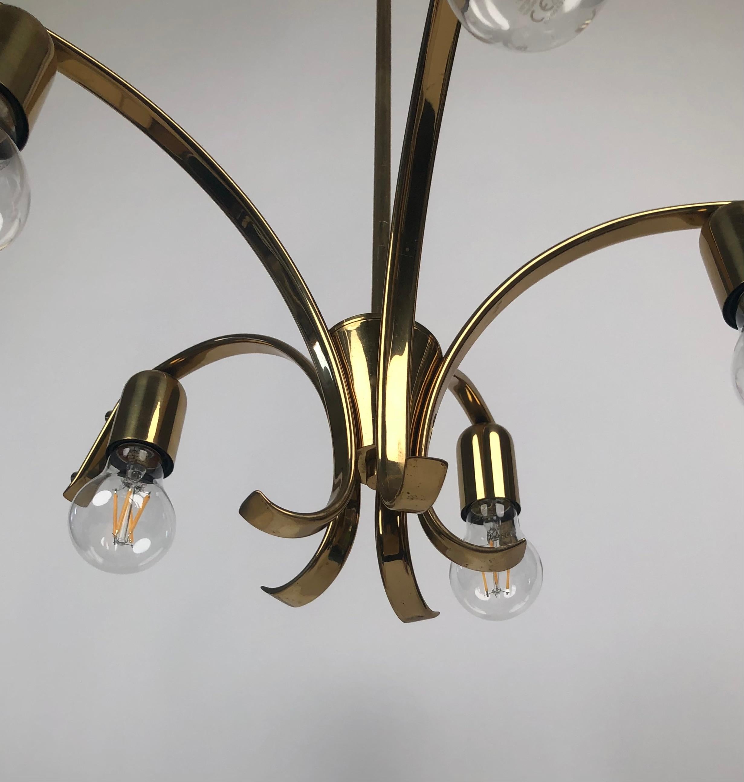 Lampadario in ottone degli anni '60 con cinque paralumi, Austria in vendita 7