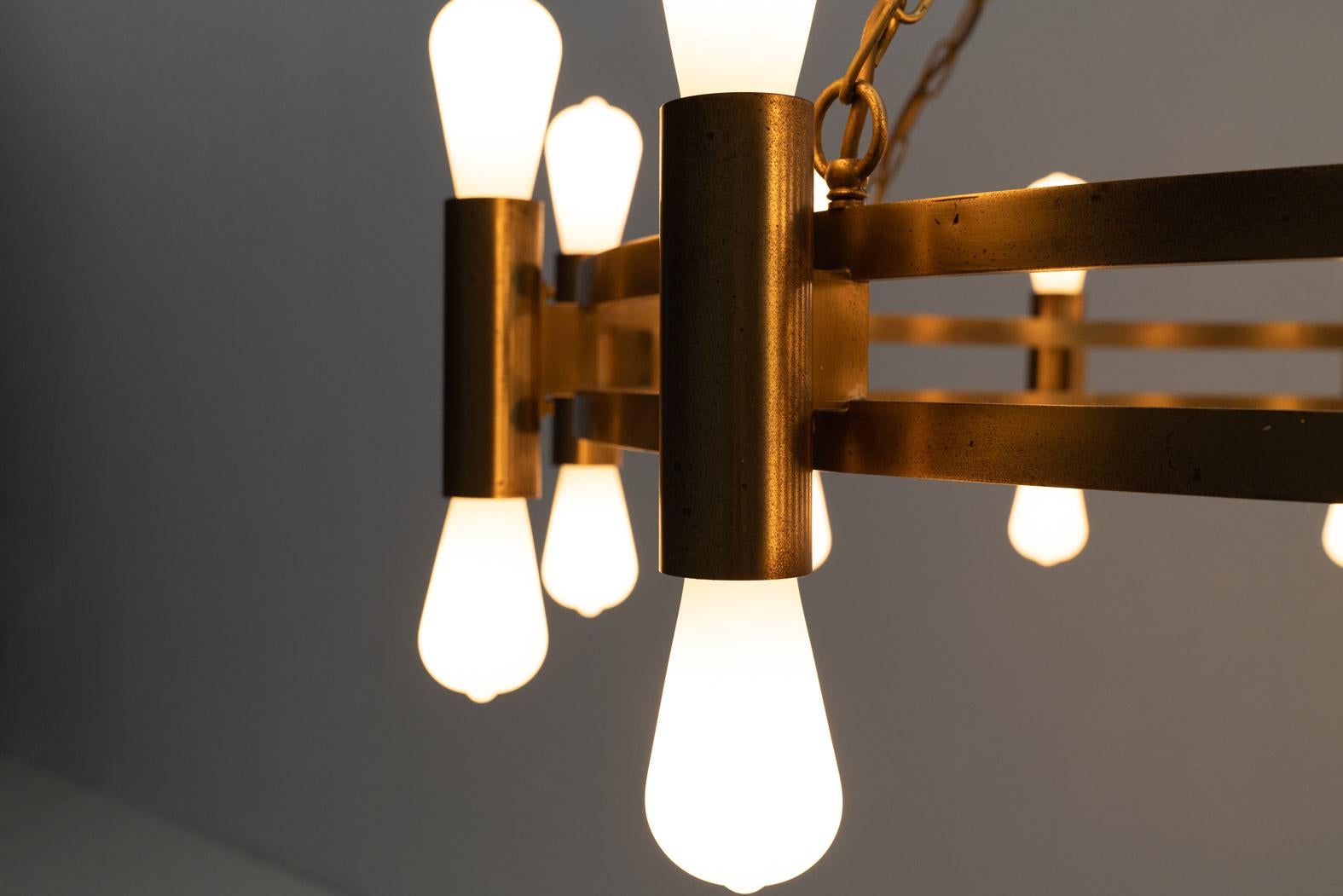 Milieu du XXe siècle Lustre en laiton, Allemagne, années 1940 en vente