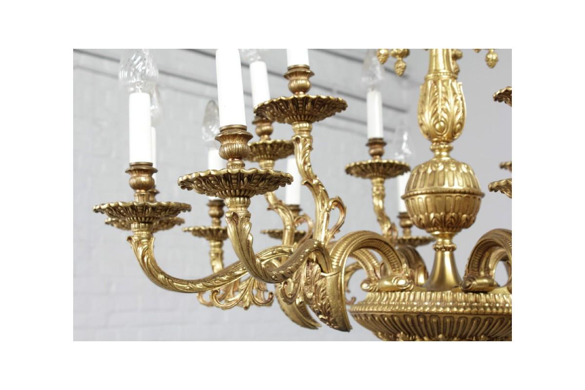 A historic chandelier in the style of Louis XV from circa 1920. Year: circa 1920. Origin: France.