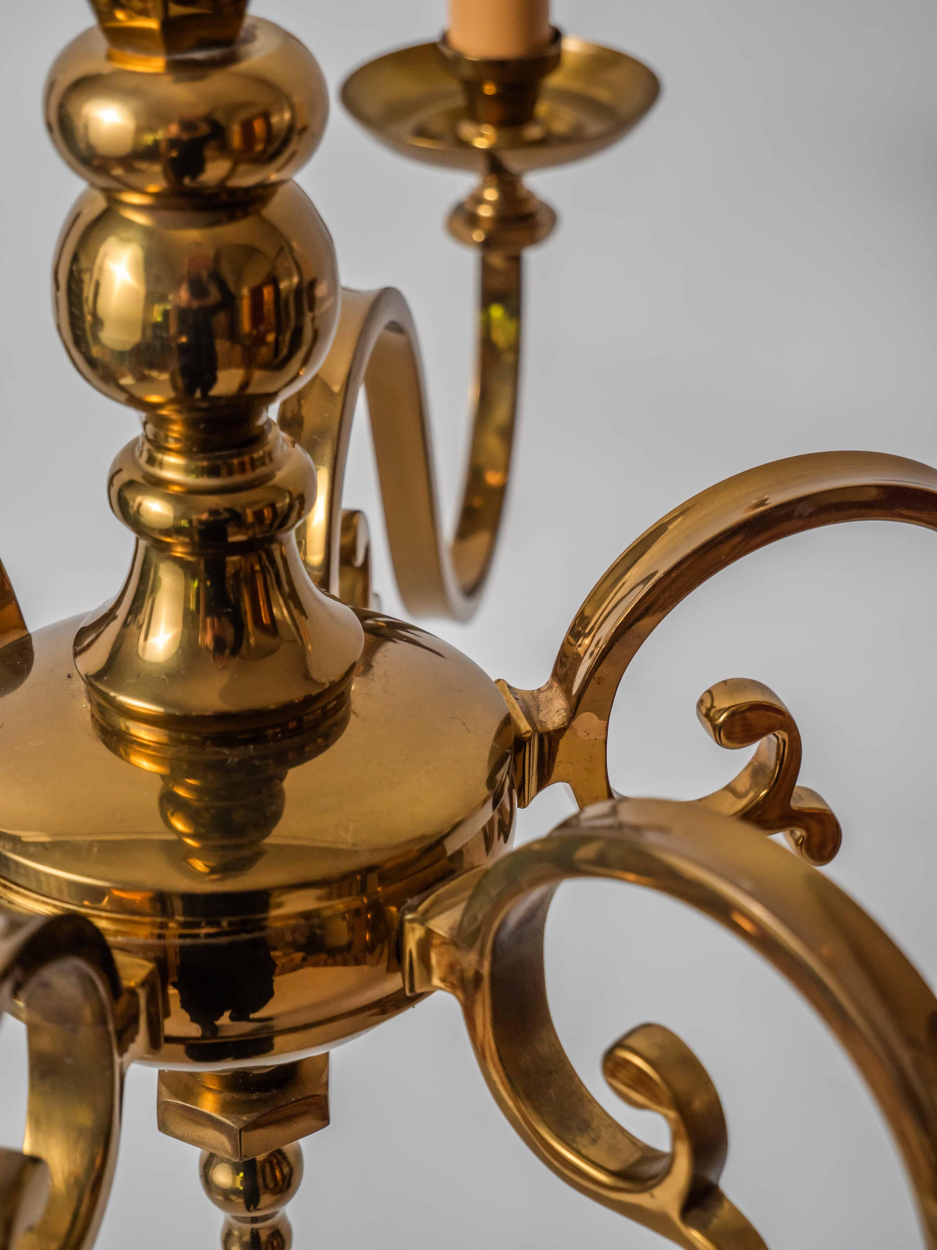 Araña de latón de estilo barroco temprano de Luis XIII en venta 7