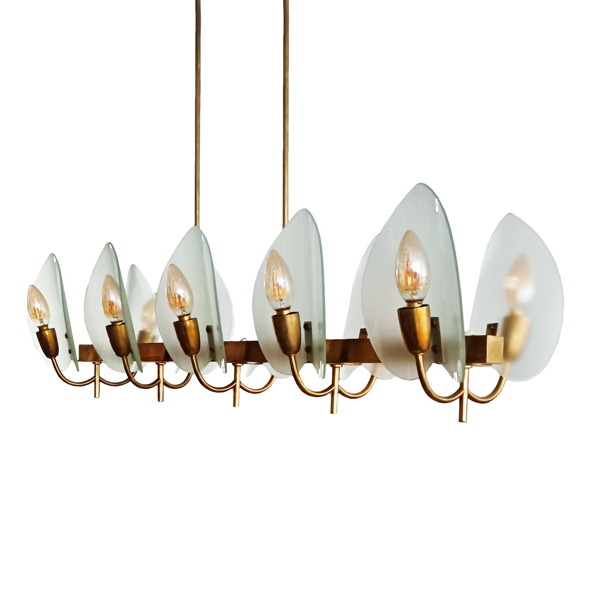 Chandelier with a polished brass structure and 10 light points. Removable curved sandblasted glass diffusers.

Italy circa 1940-50