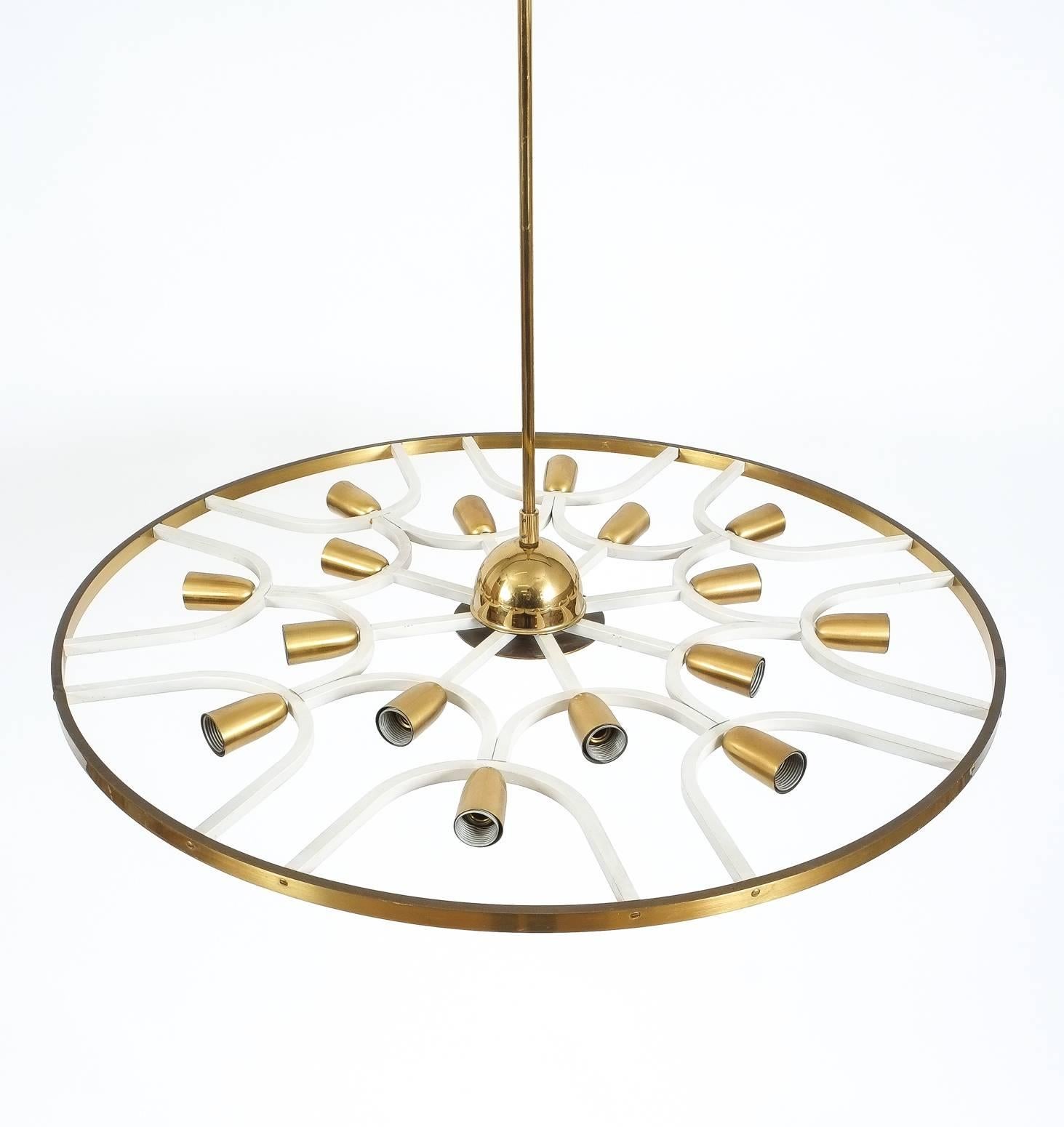 Kronleuchter oder Unterputzlampe aus Messing, um 1960 im Angebot 1
