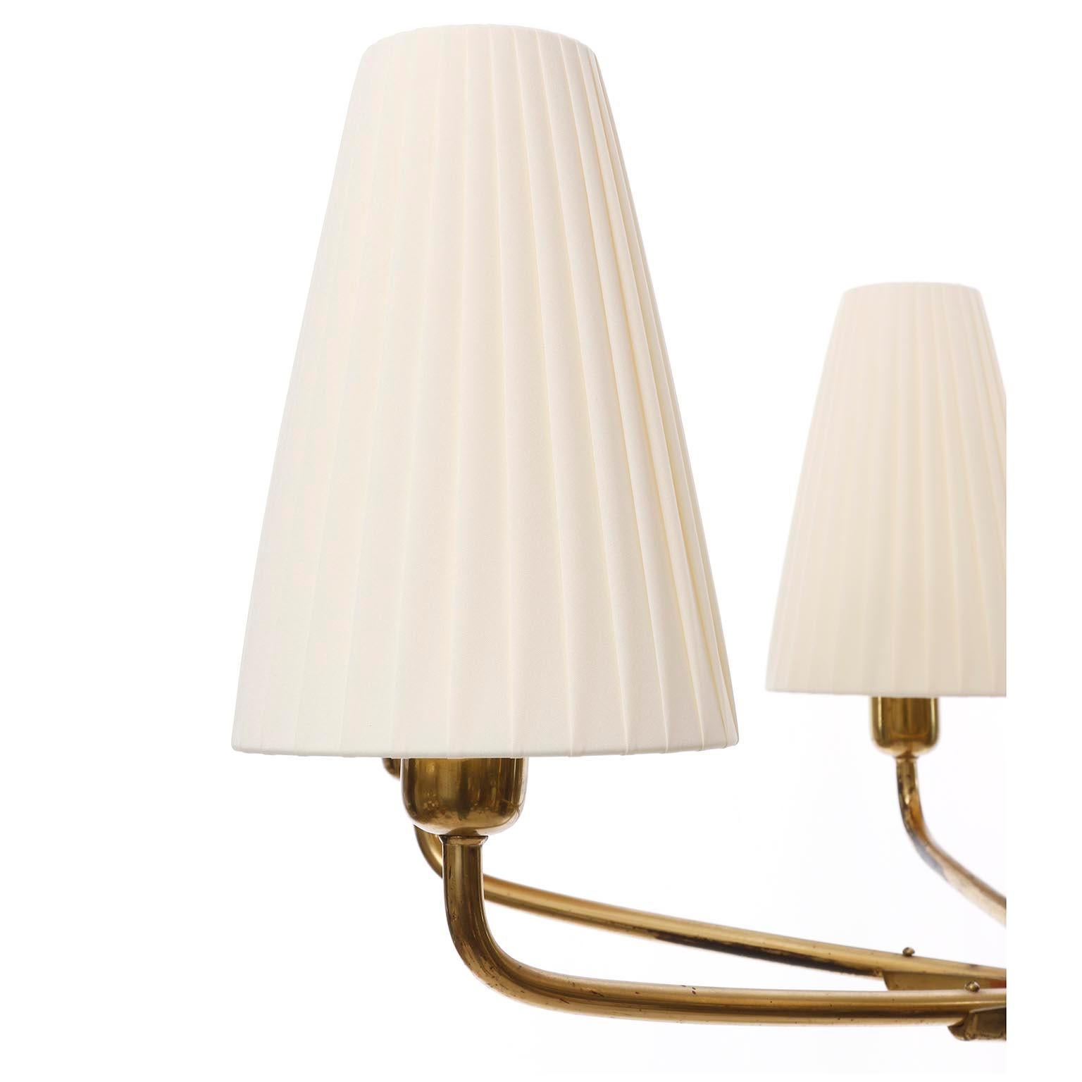 Brass Chandelier Pendant Light, Pleated Cream Fabric Shades, 1930s In Good Condition In Hausmannstätten, AT