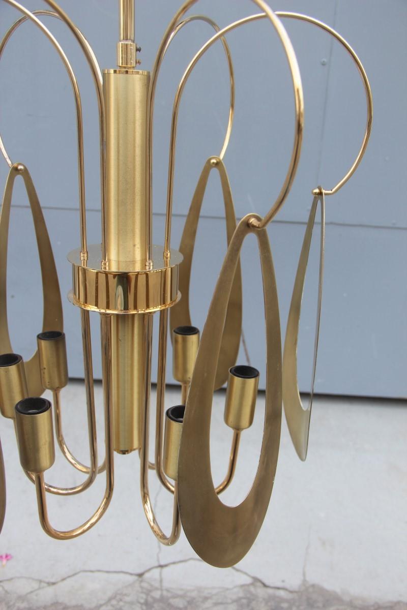 Lampadario in ottone rotondo ottone oro Design italiano scultoreo minimal, 1970 in vendita 3