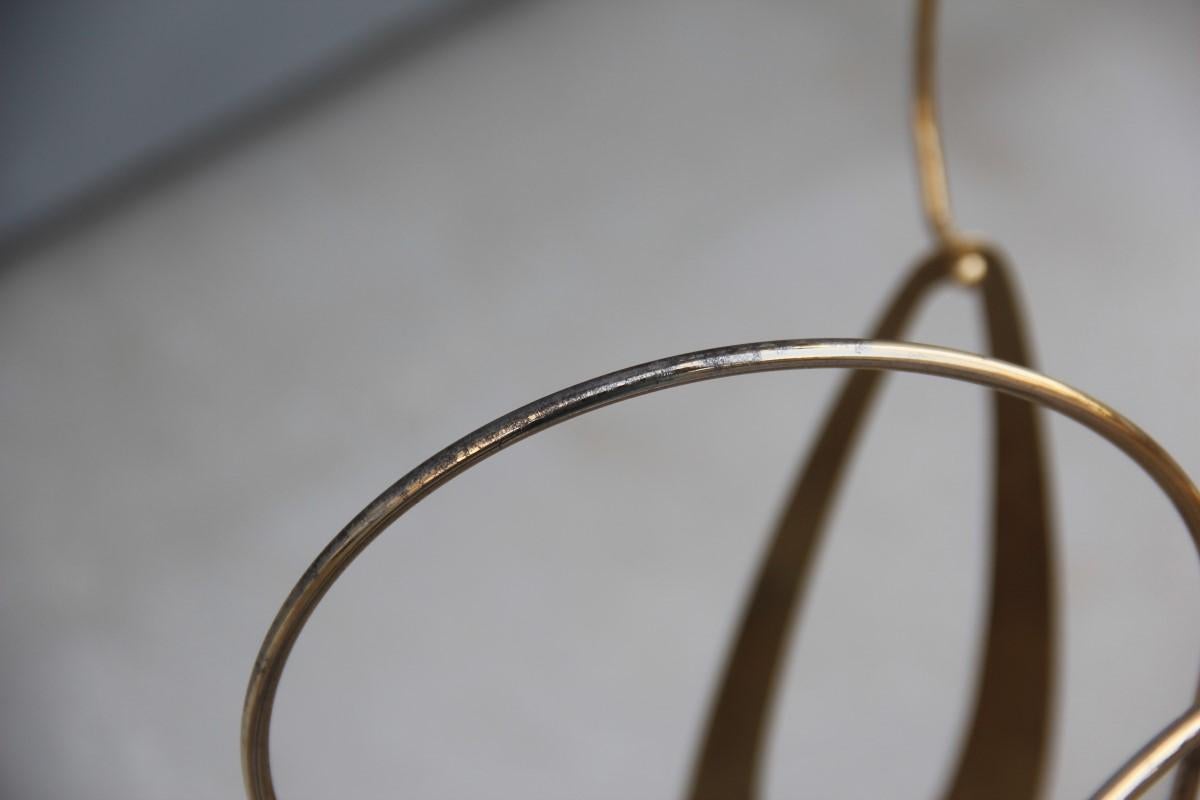 Lampadario in ottone rotondo ottone oro Design italiano scultoreo minimal, 1970 In condizioni buone in vendita a Palermo, Sicily