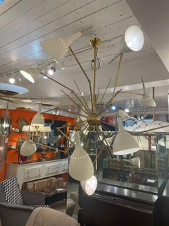 Lustre en laiton "Spider" avec 12 abat-jour ivoire, Italie, années 1970
