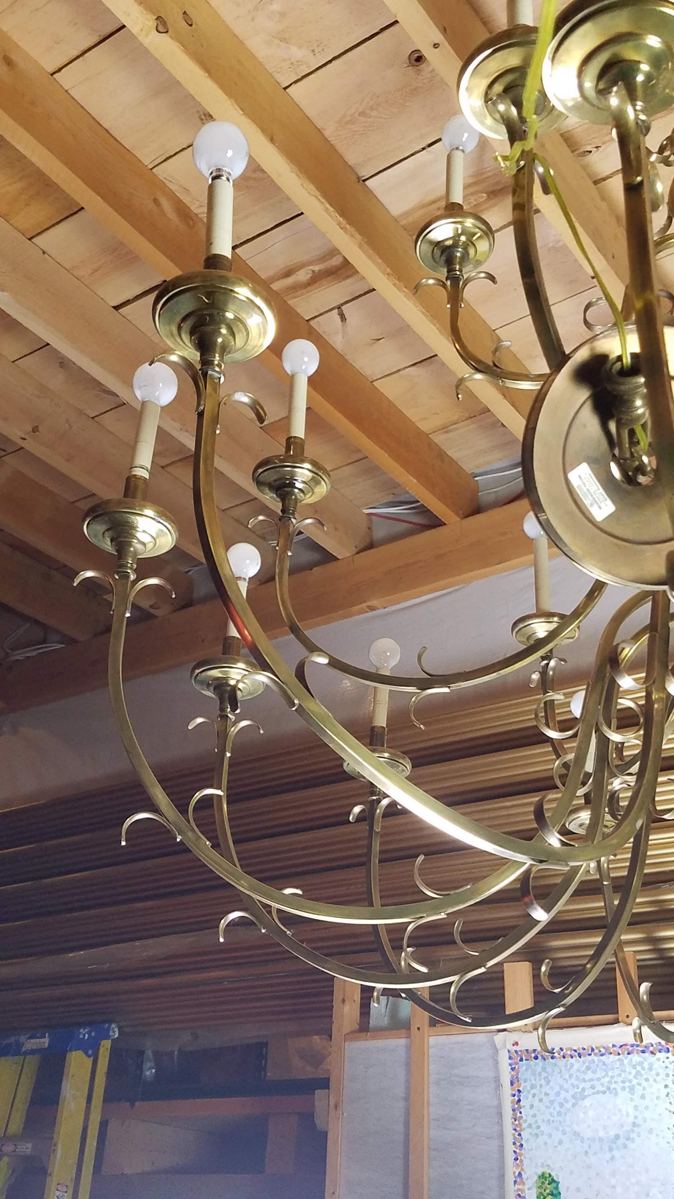Large Hollywood Regency Polished Brass Chandelier 21 Arms Hart Associates 1960s In Good Condition In Camden, ME
