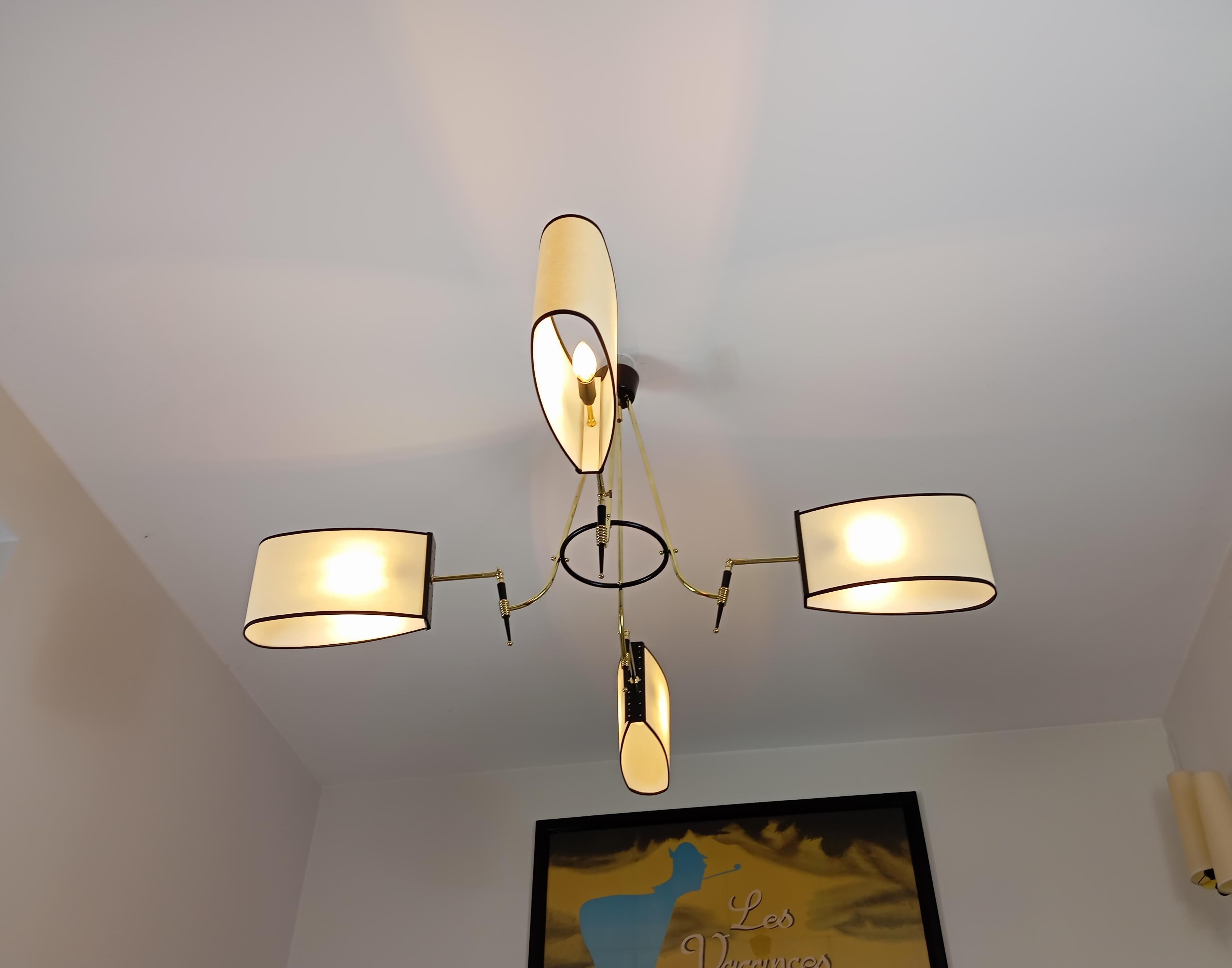 Lampadario in ottone a 4 bracci, Maison Lunel circa 1950 in vendita 3