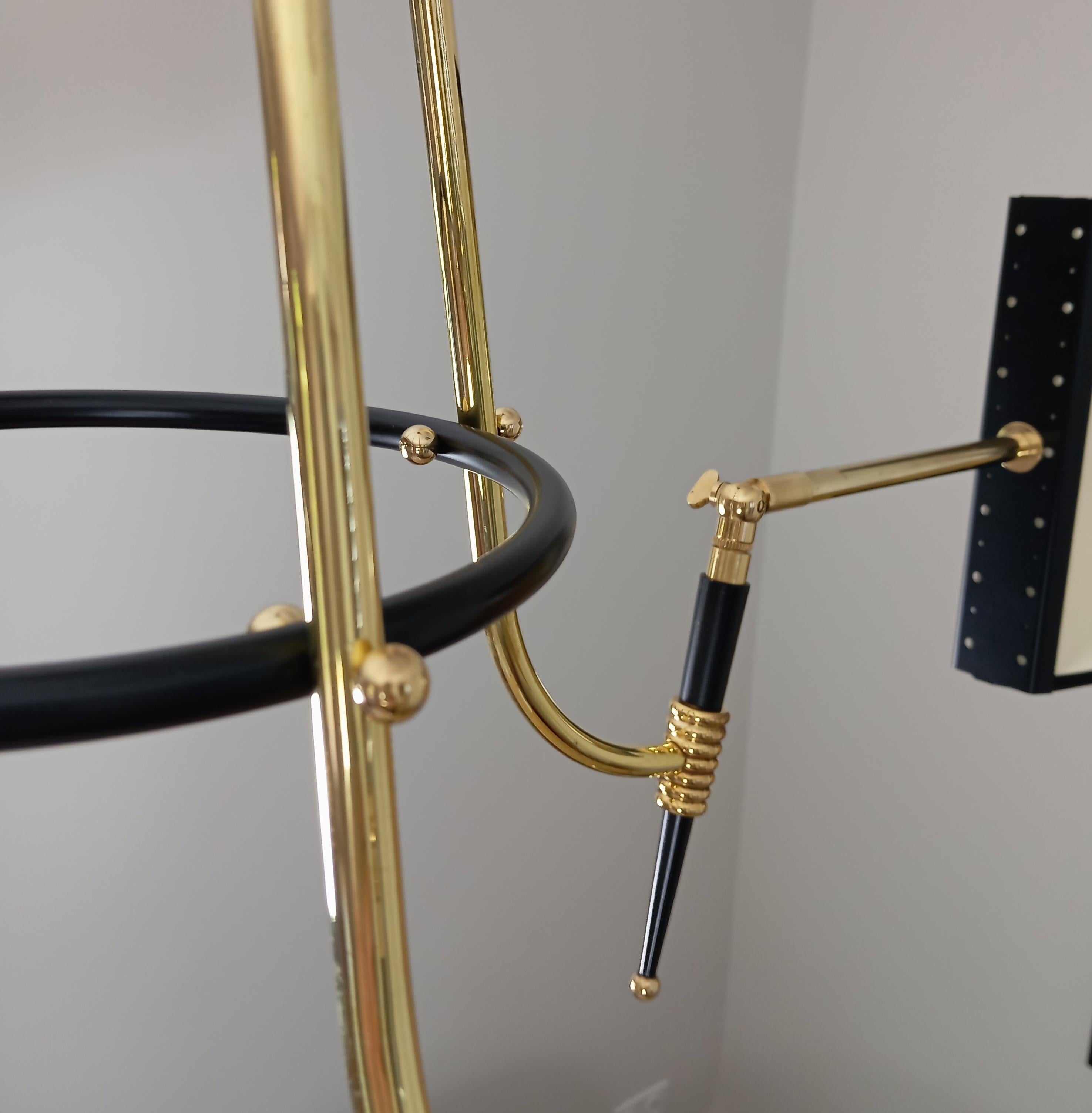 Lampadario in ottone a 4 bracci, Maison Lunel circa 1950 in vendita 9