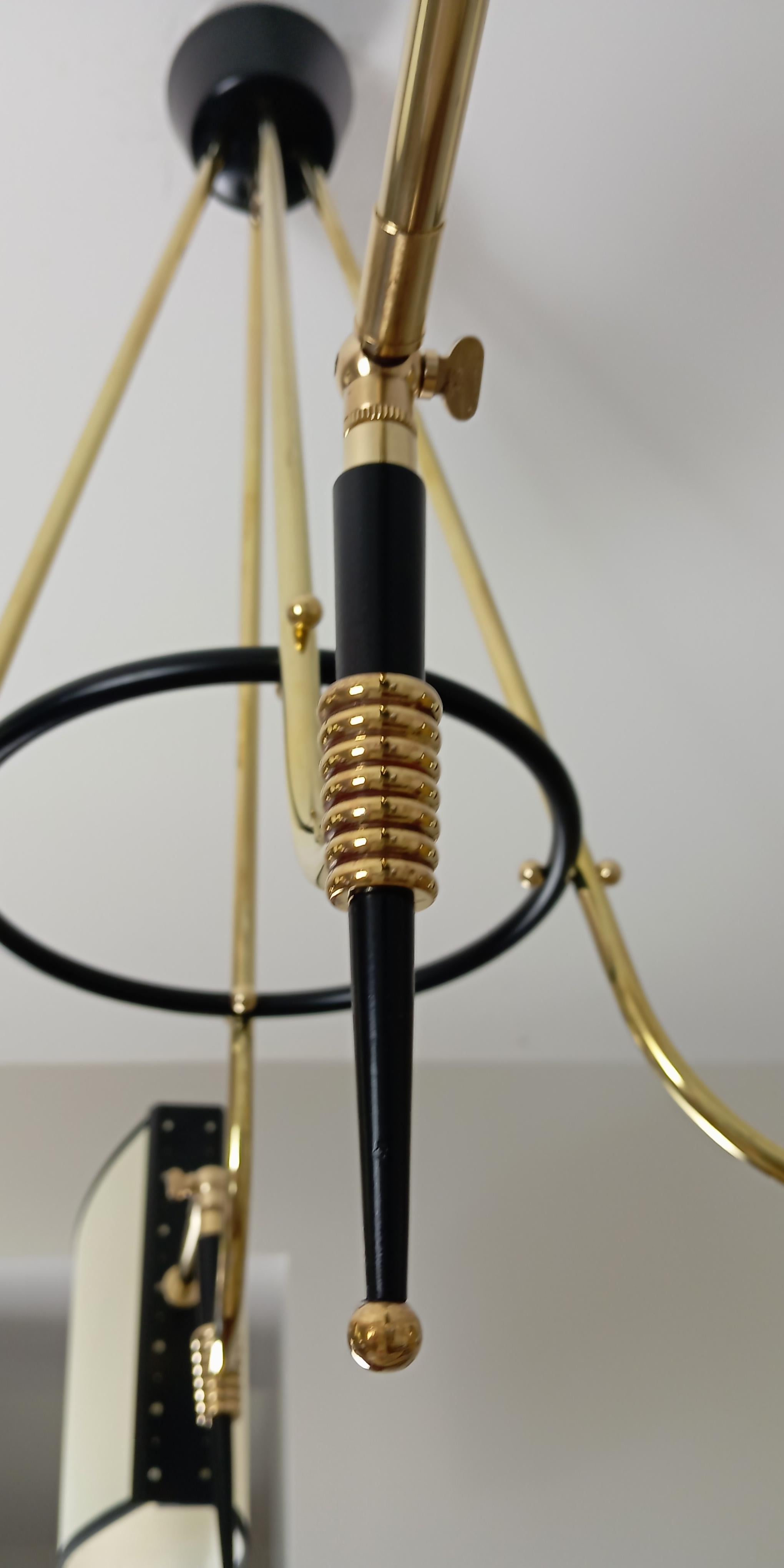 Lampadario in ottone a 4 bracci, Maison Lunel circa 1950 in vendita 10