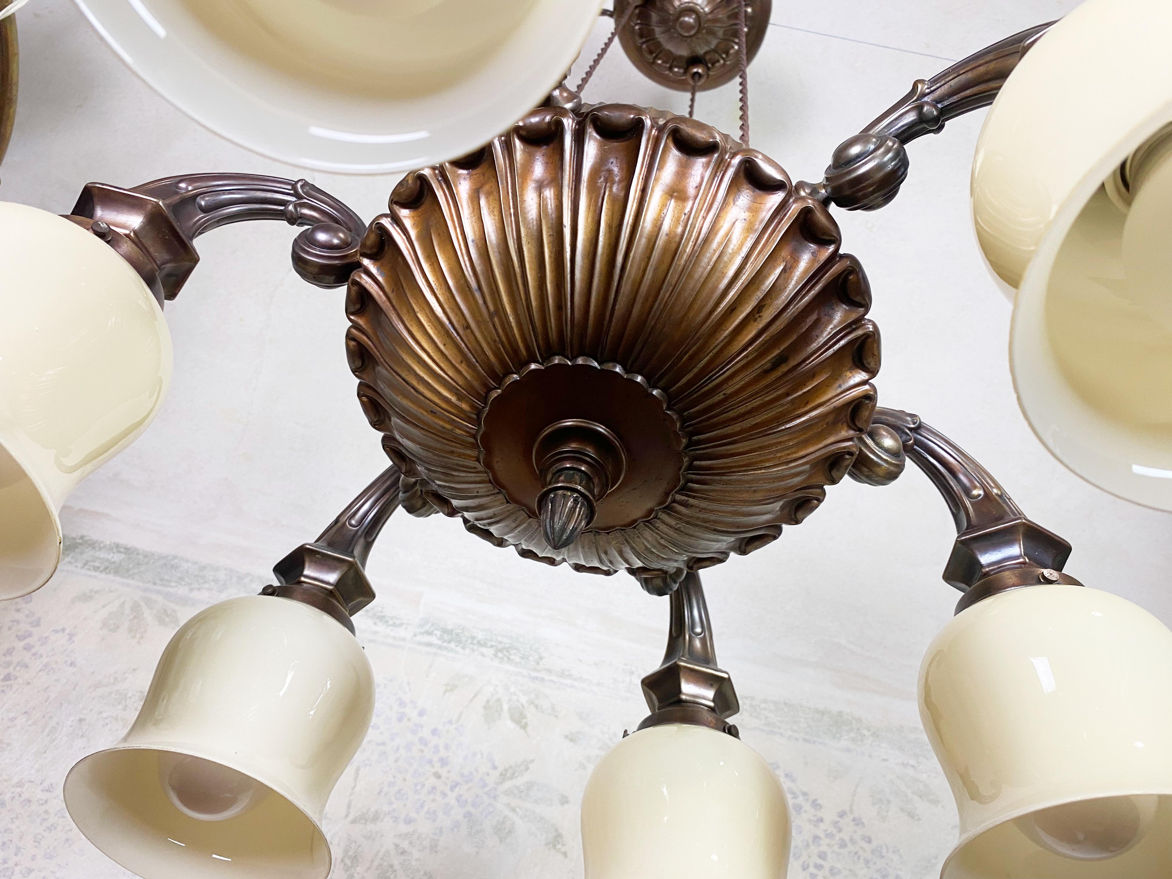 Art déco Lustre en laiton à patine cuivrée, 1910ca en vente