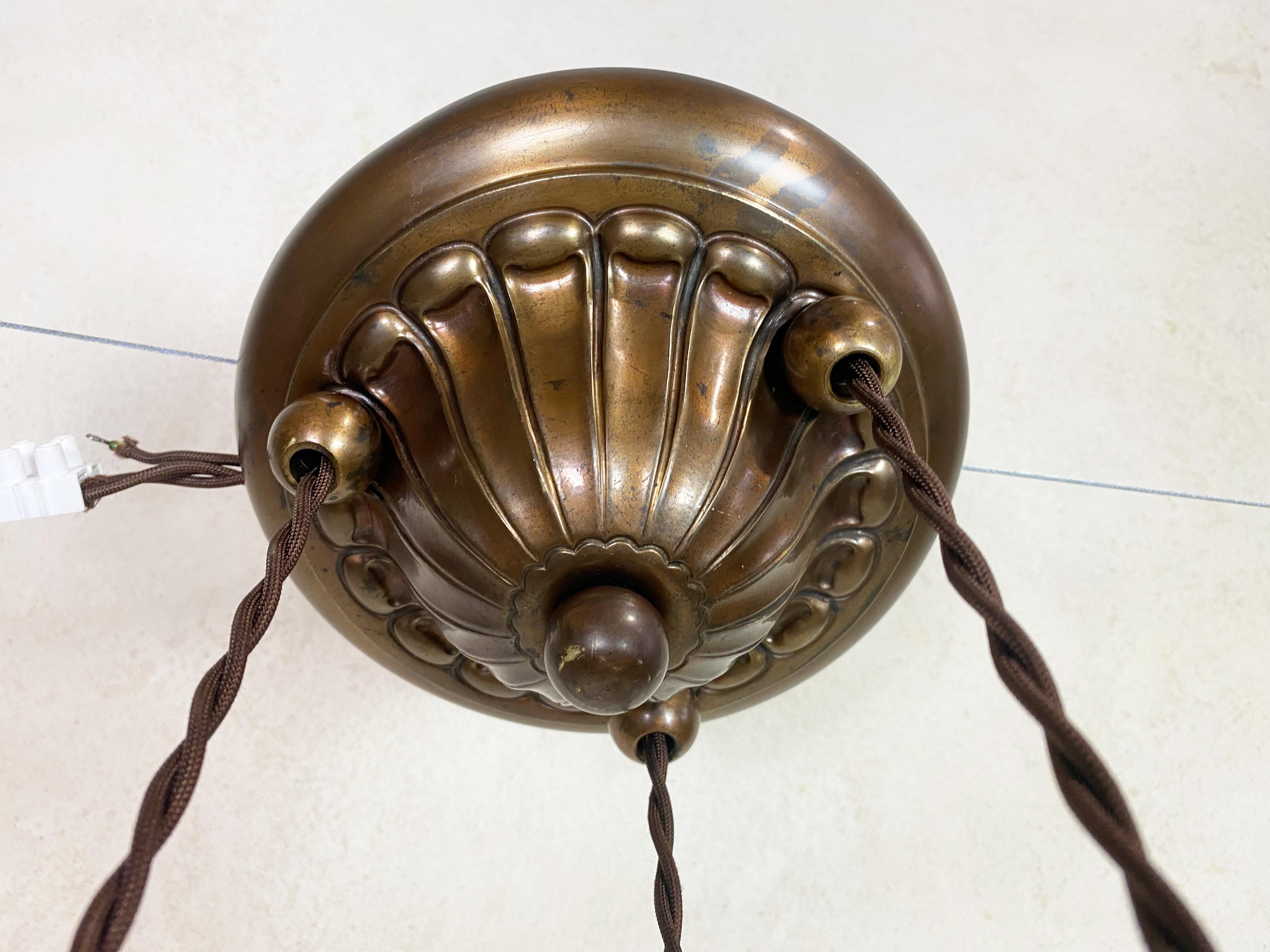Lustre en laiton à patine cuivrée, 1910ca en vente 1