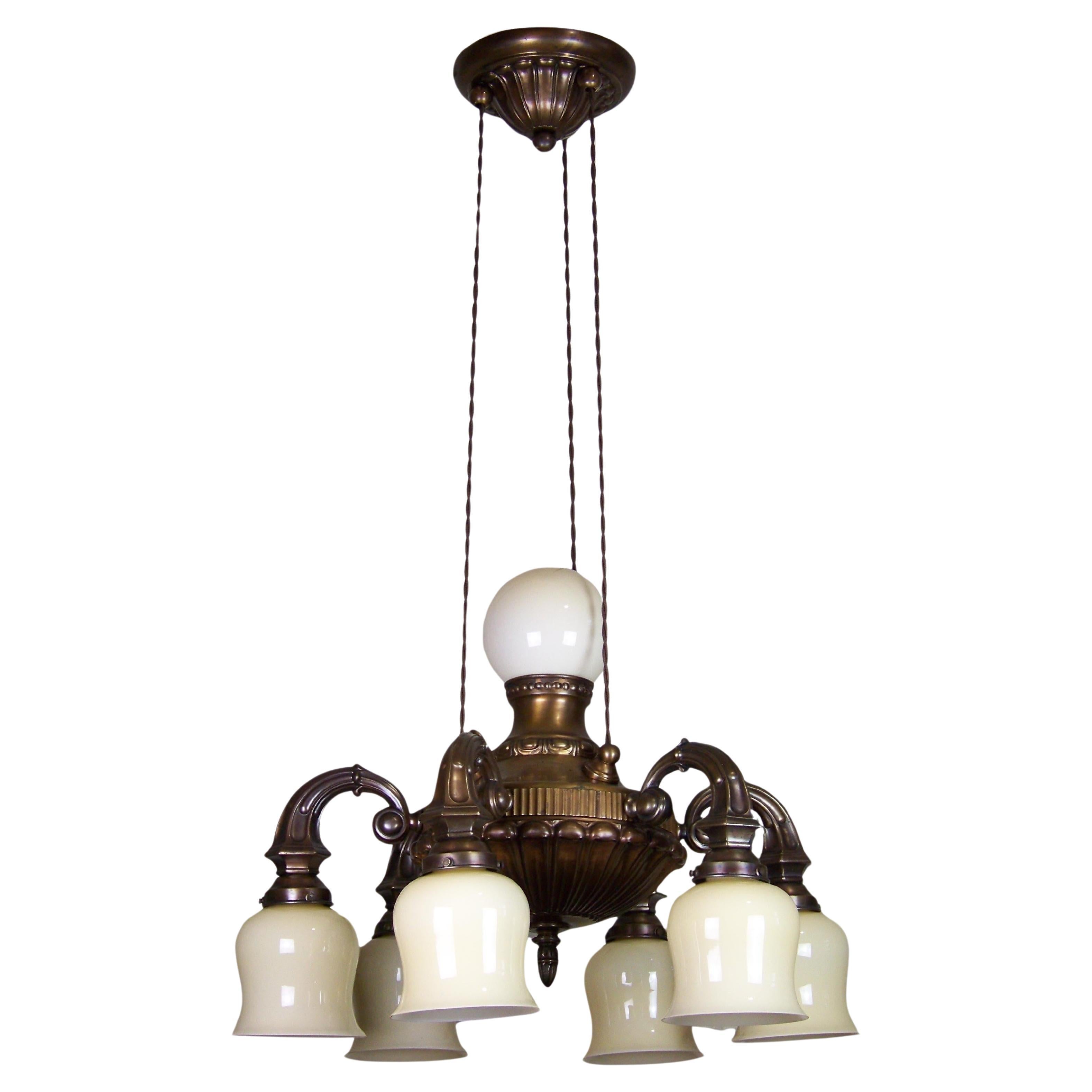 Lustre en laiton à patine cuivrée, 1910ca
