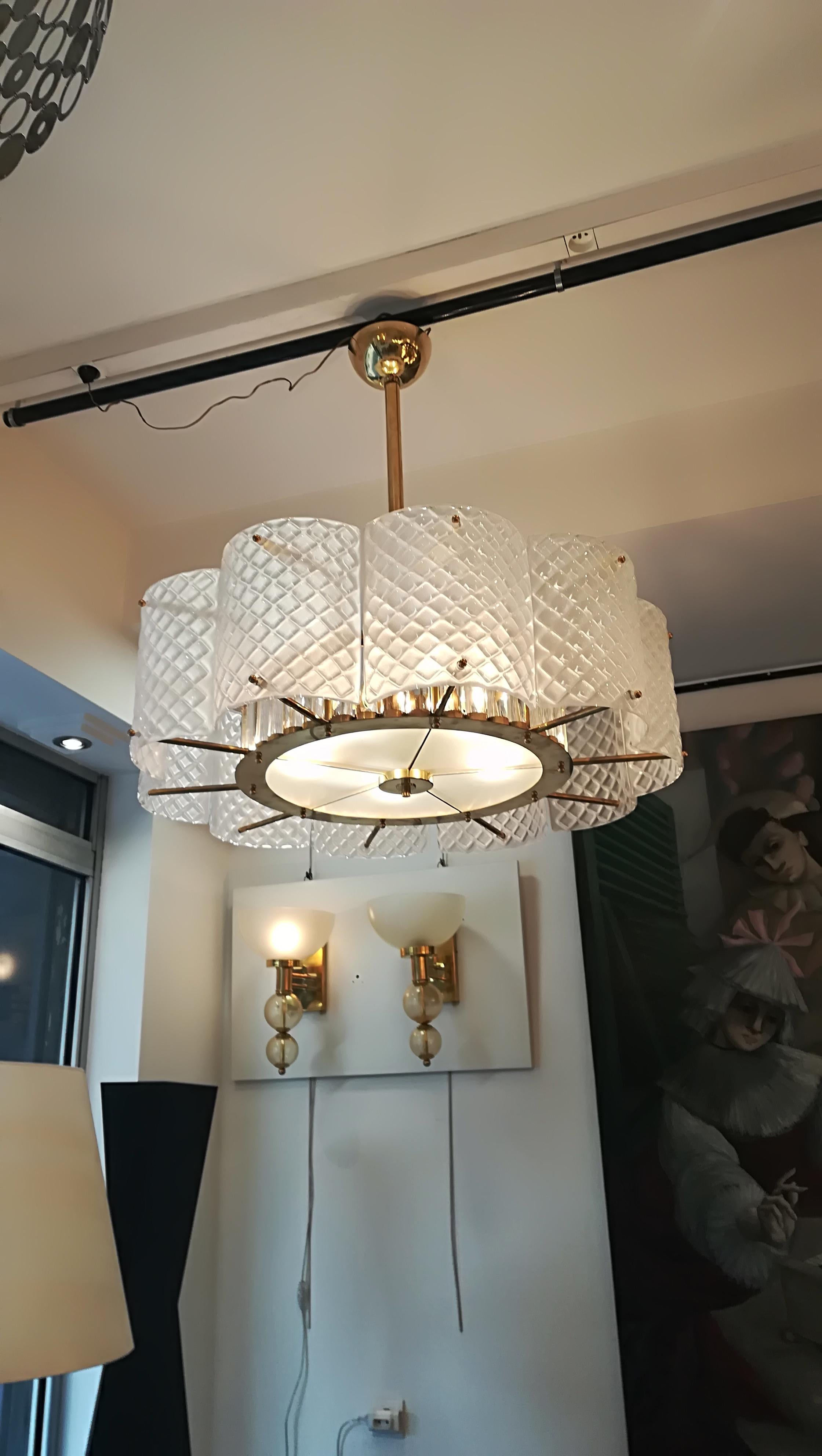 Ottone Lampadario in ottone con inserti di cristallo e vetro di Murano in vendita