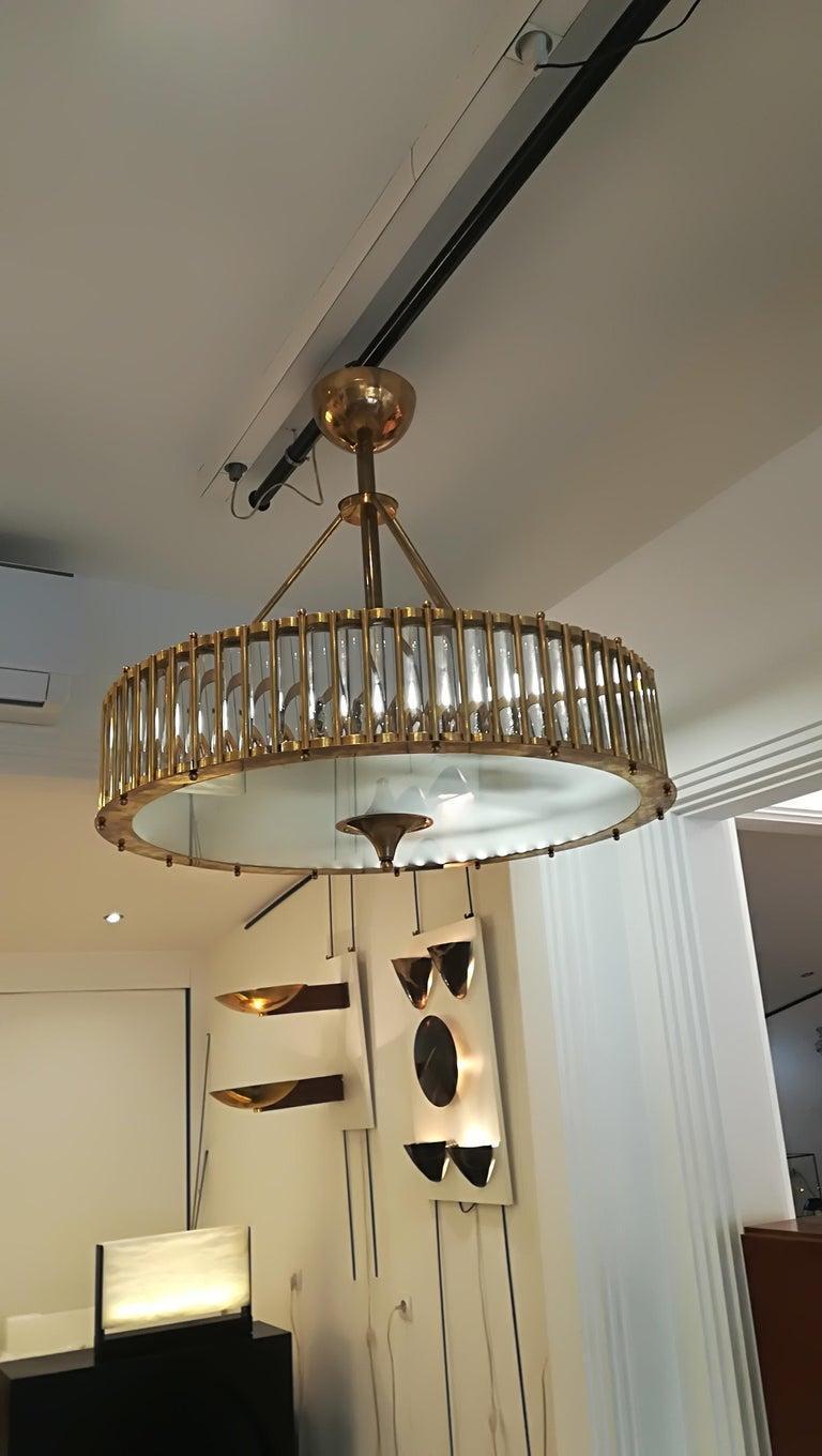 Ottone Lampadario in ottone con inserti in cristallo in vendita