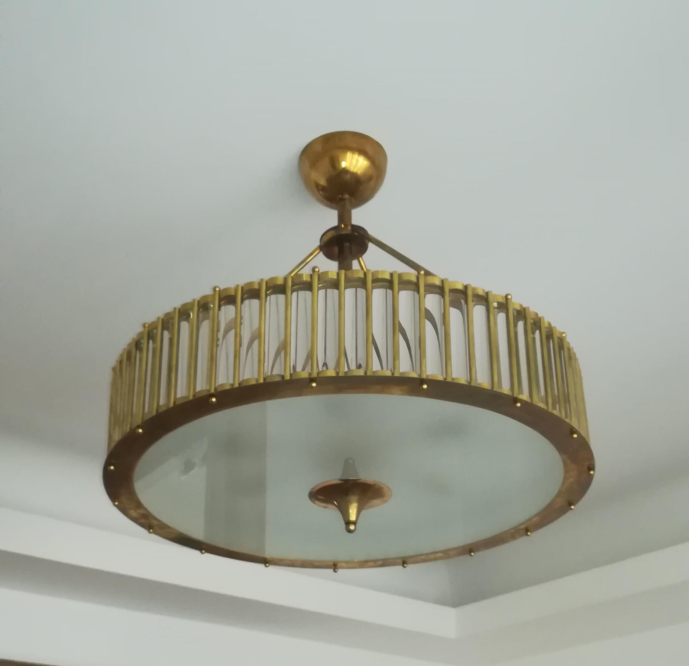 Lampadario in ottone con inserti in cristallo in vendita 1