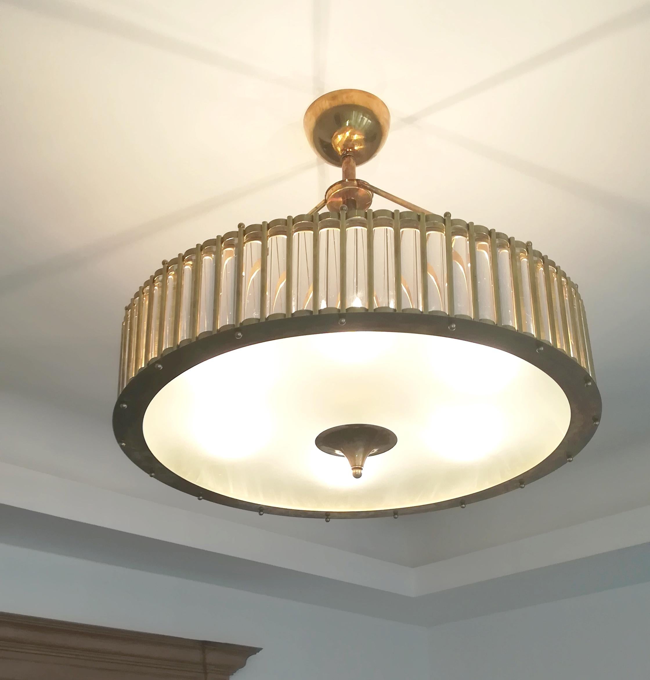 Lampadario in ottone con inserti in cristallo in vendita 2