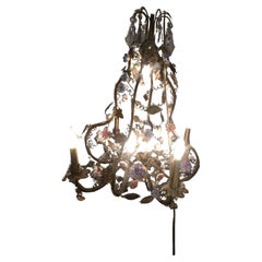 Lustre en laiton avec fleurons émaillés et feuilles patinées