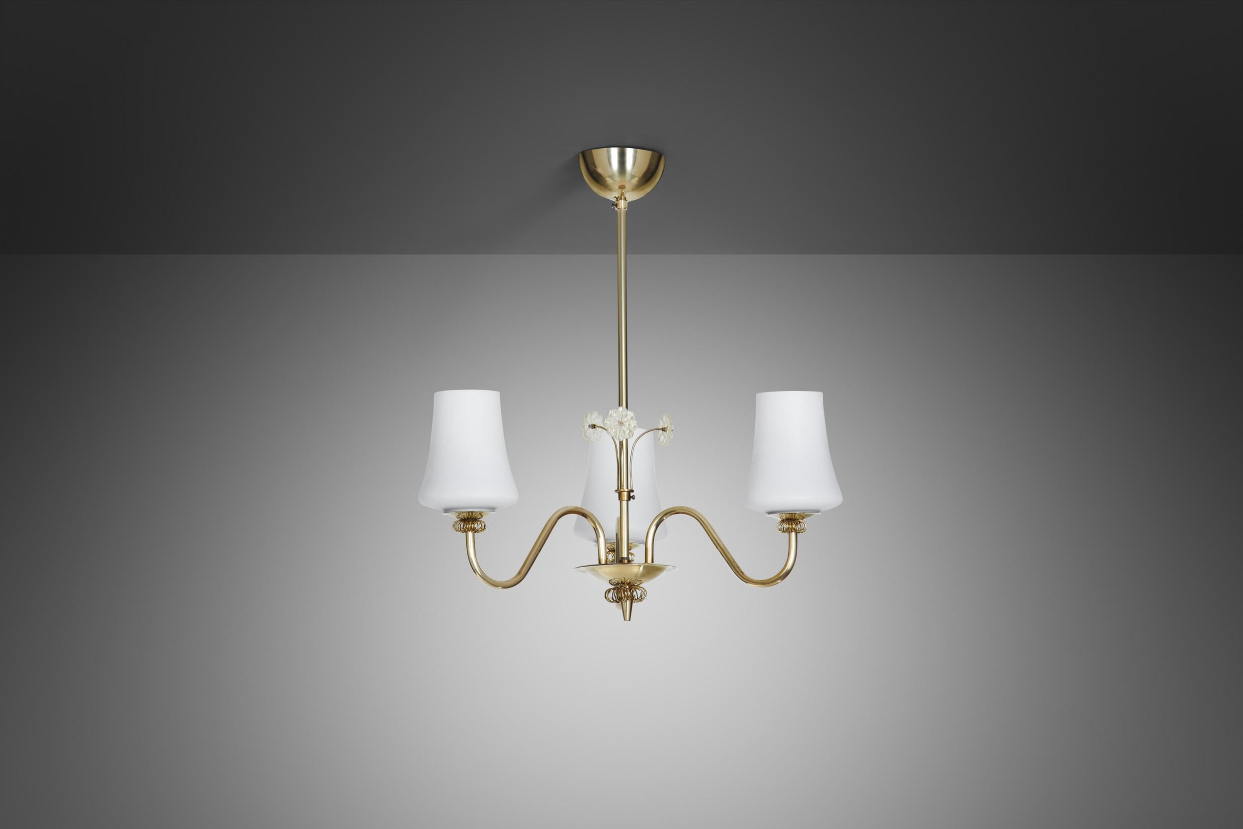 Brass Chandelier with Floral Details by Itsu, Finland ca 1950s In Good Condition For Sale In Utrecht, NL