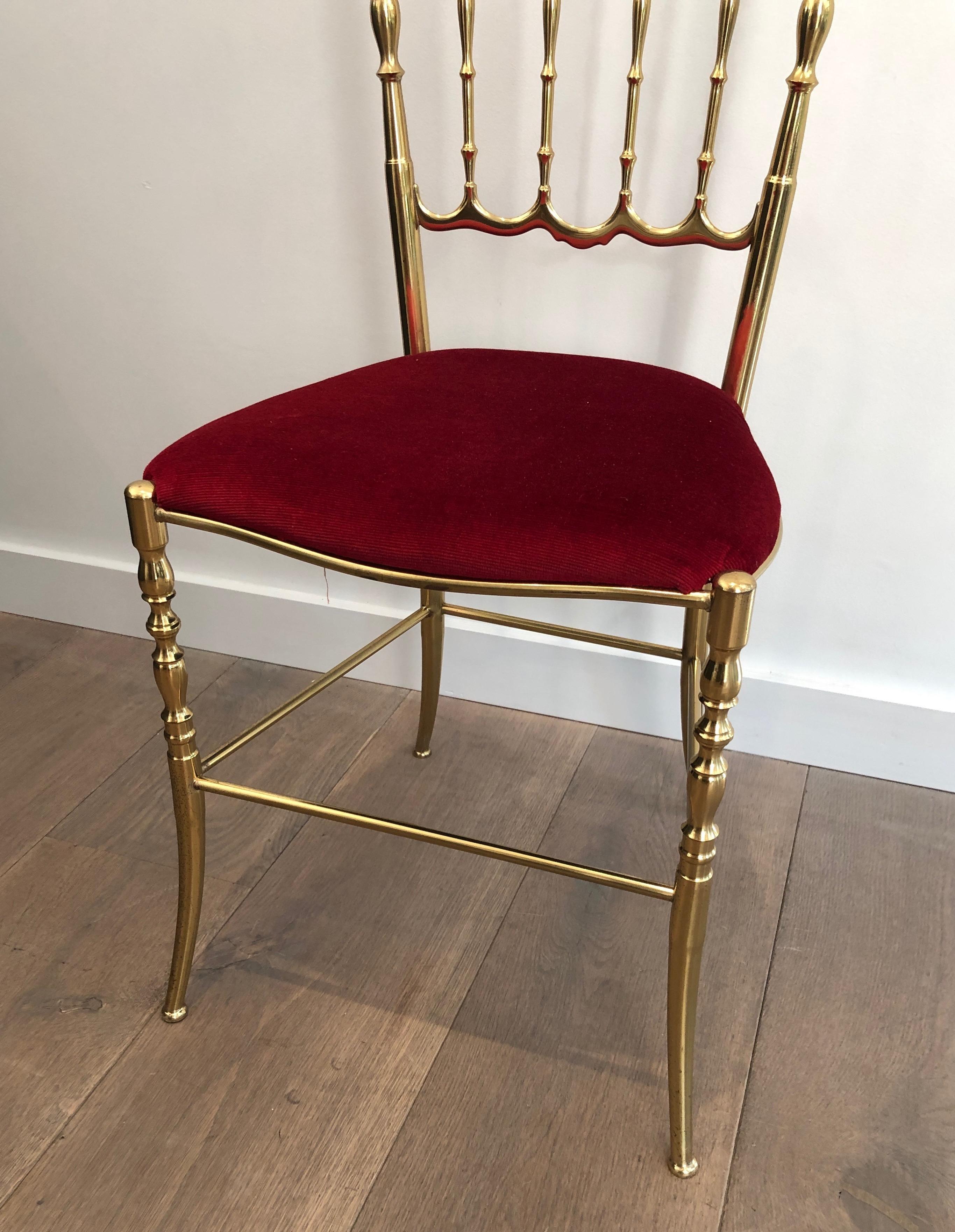 Sedia e sgabello Chiavari in ottone, sedili rivestiti in velluto verde. Lavoro italiano. in vendita 3