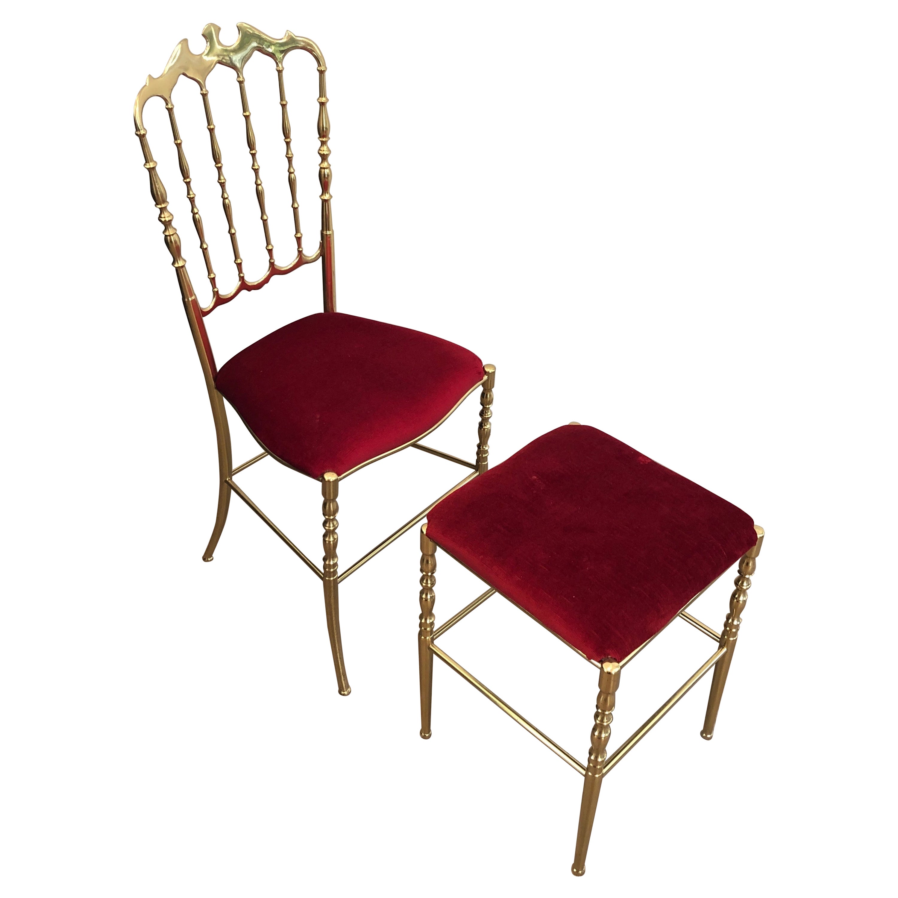 Chiavari-Stuhl und Hocker aus Messing und Messing, Sitze mit grünem Samtbezug. Italienische Arbeit.