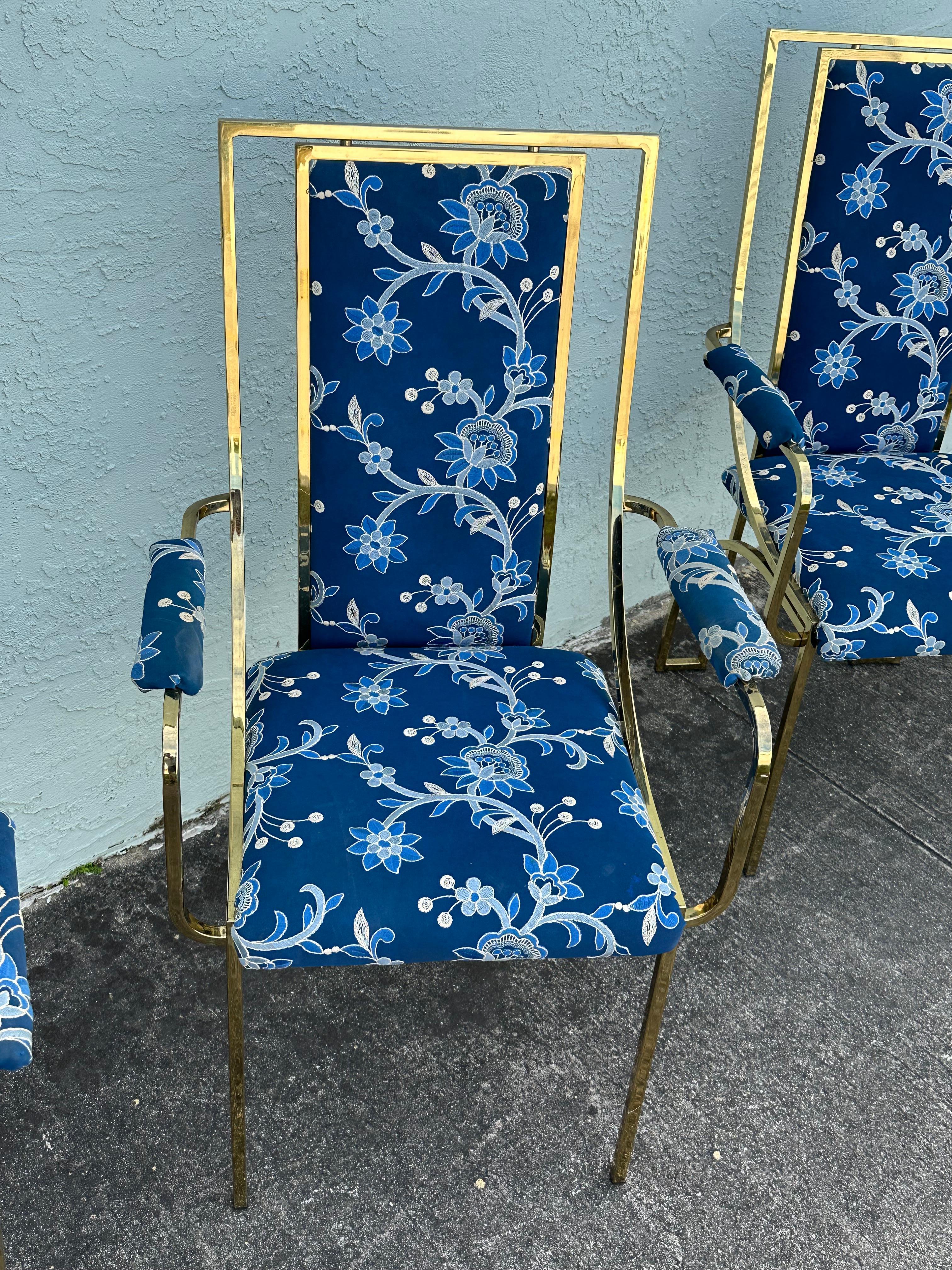 Sedie da pranzo floreali in ottone blu e bianco attribuite a Milo Baughman in vendita 3