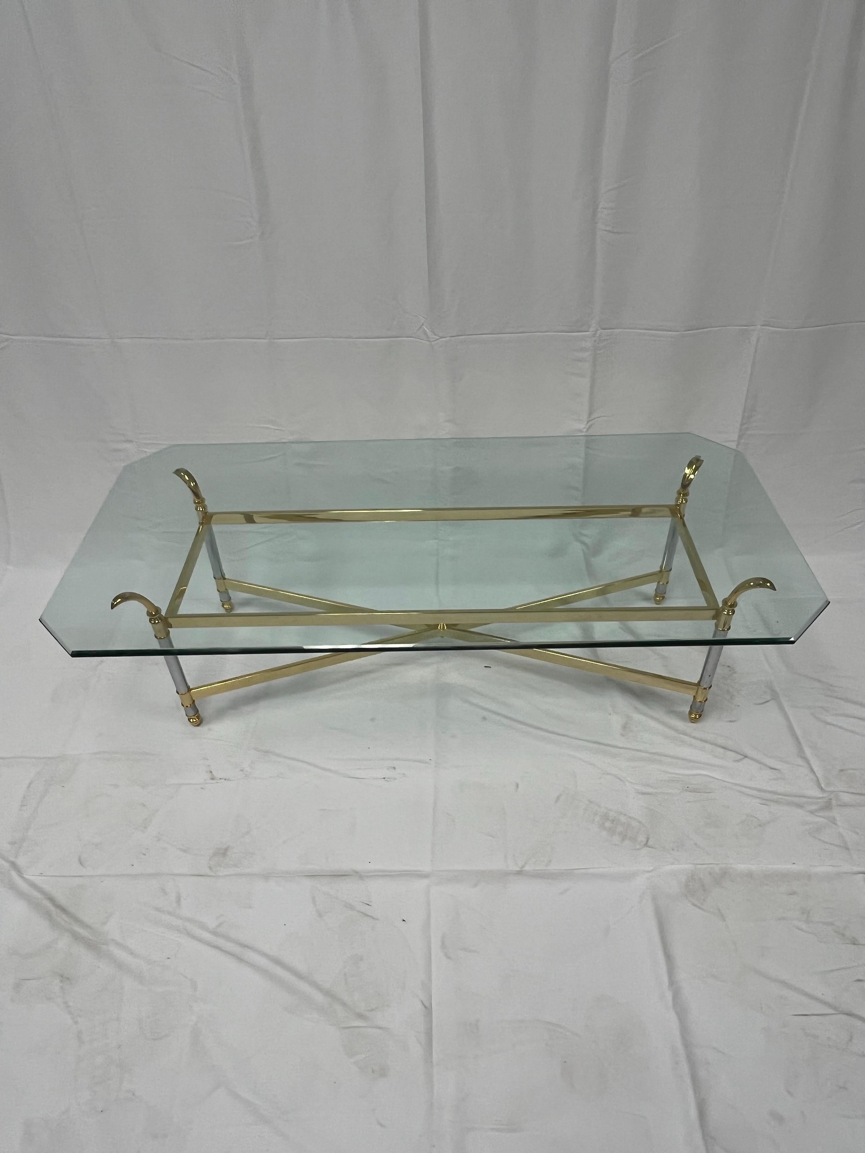 Français Table basse française chromée et en verre en vente