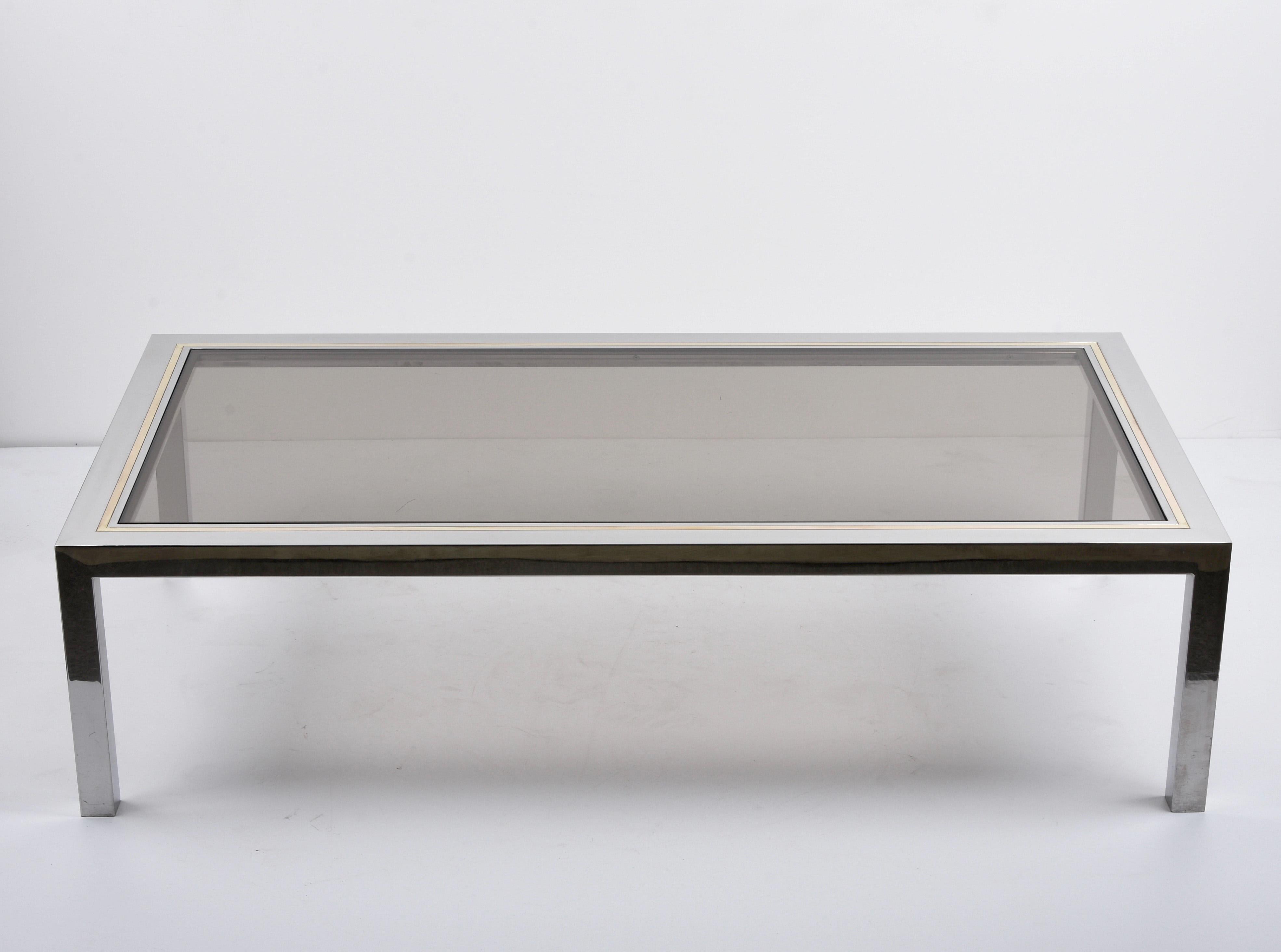 Mid-Century Modern Table basse italienne rectangulaire en laiton, chrome et verre d'après Romeo Rega, 1970 en vente