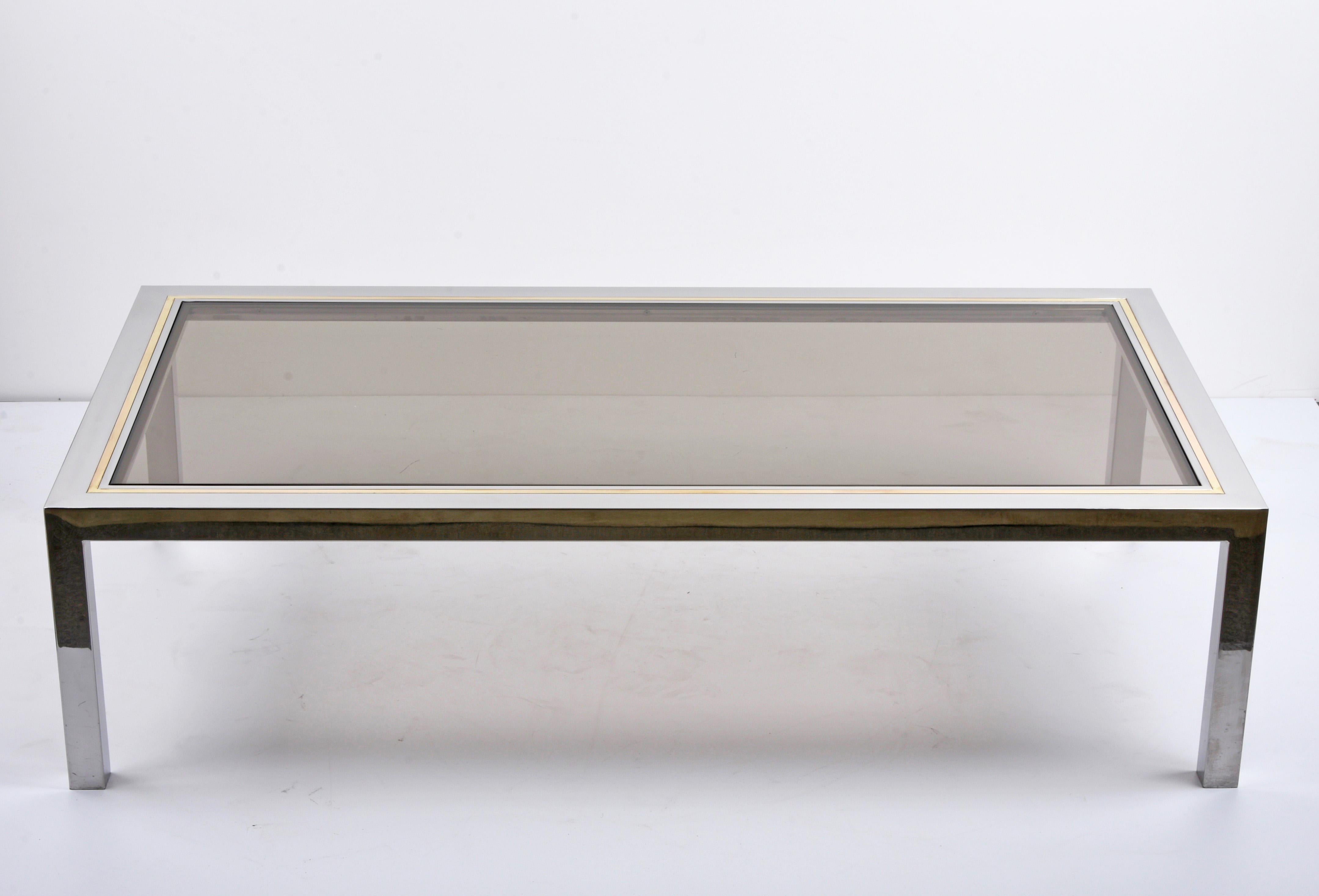 Table basse italienne rectangulaire en laiton, chrome et verre d'après Romeo Rega, 1970 Bon état - En vente à Roma, IT