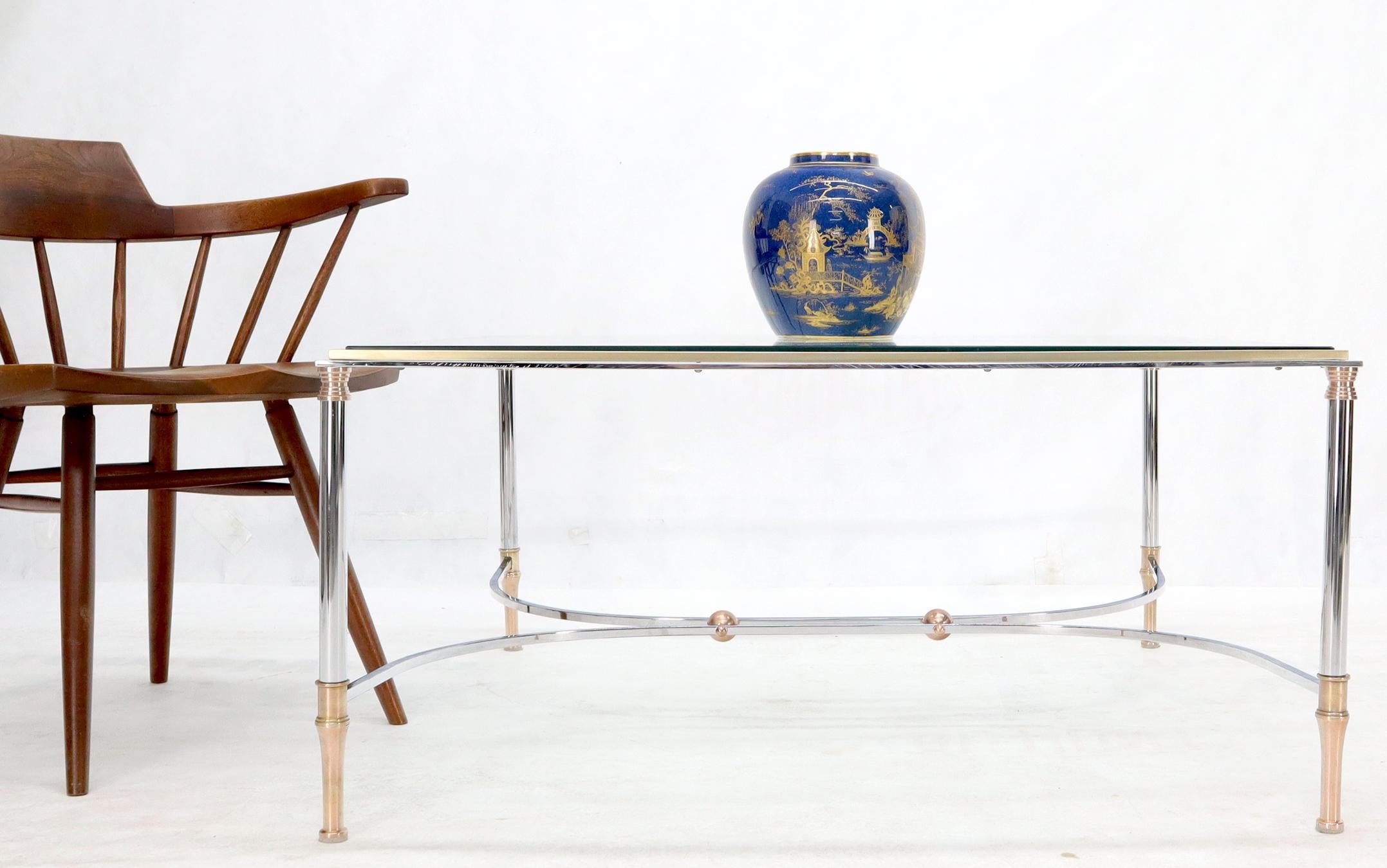 Inconnu Table basse carrée en laiton, chrome, verre et cuivre Atr. à Jansen en vente