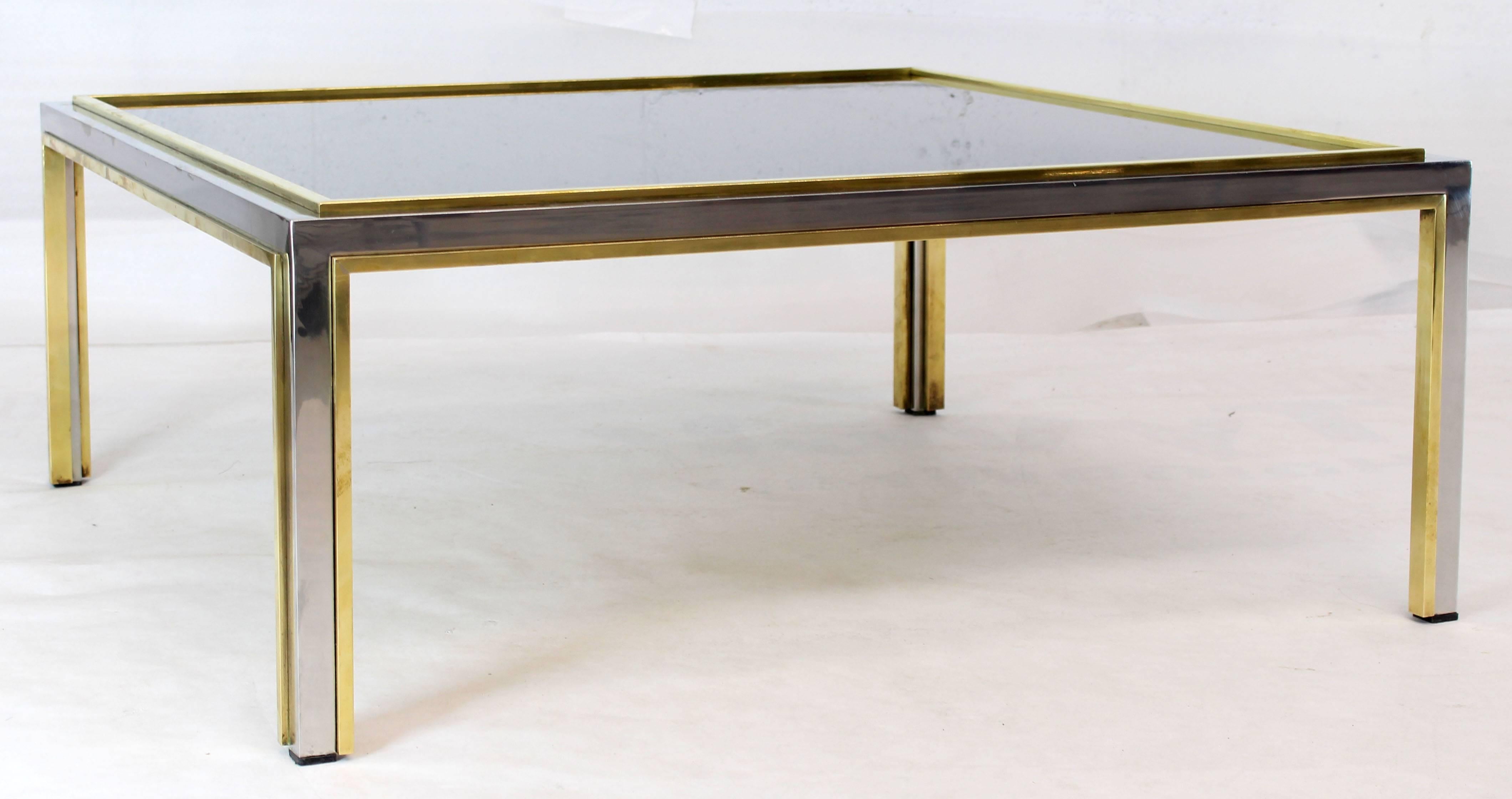 Mid-Century Modern Table basse carrée Willy Rizzo en laiton et verre chromé fumé en vente