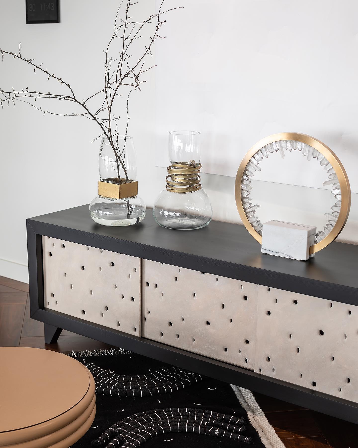 Lampada da tavolo in ottone Circle Natural Uncut Crystal Marble di Christopher Boots In condizioni Nuovo in vendita a Geneve, CH