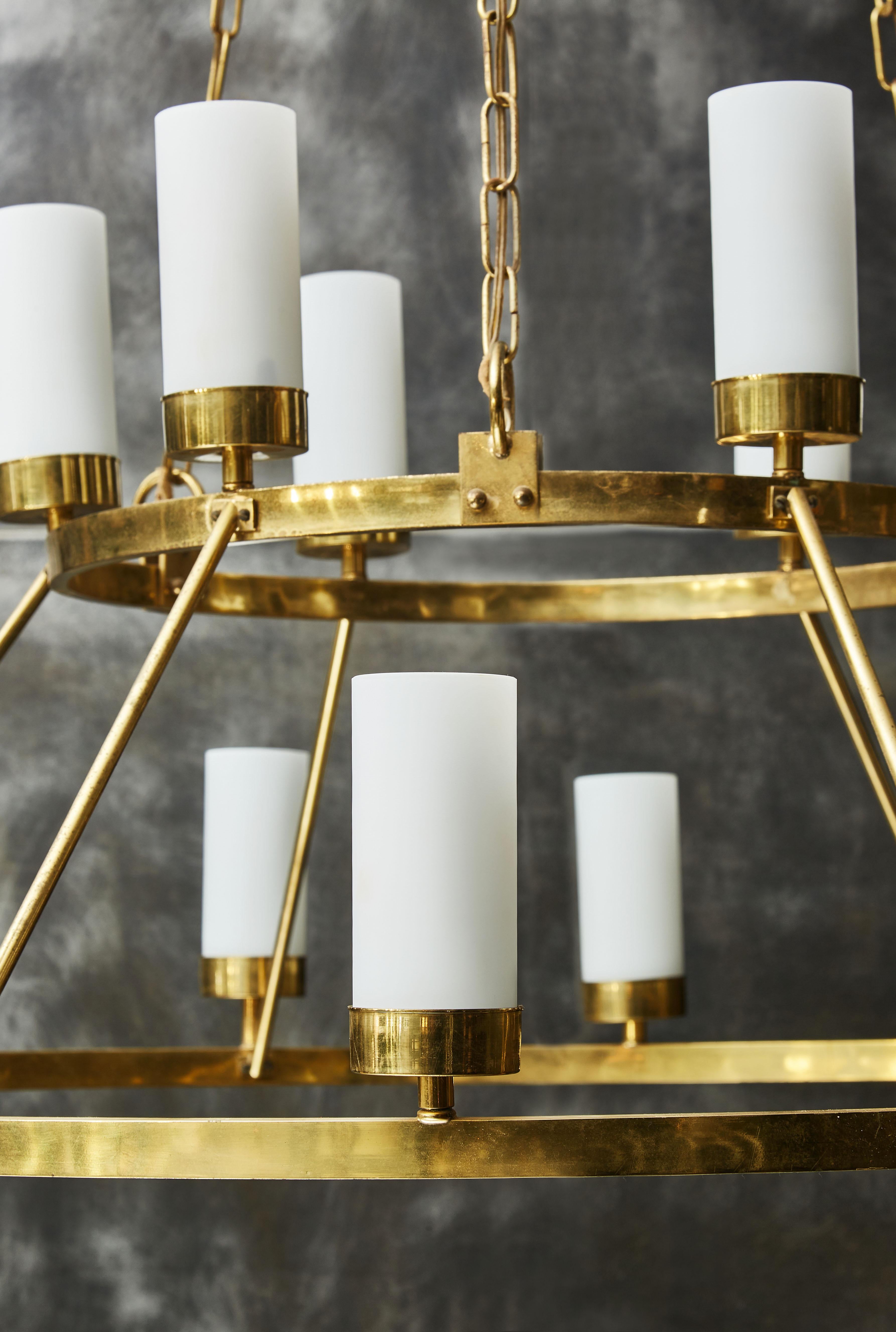 Mid-Century Modern Brass Circular Chandelier with Eighteen Lights Hanged by Chains For Sale