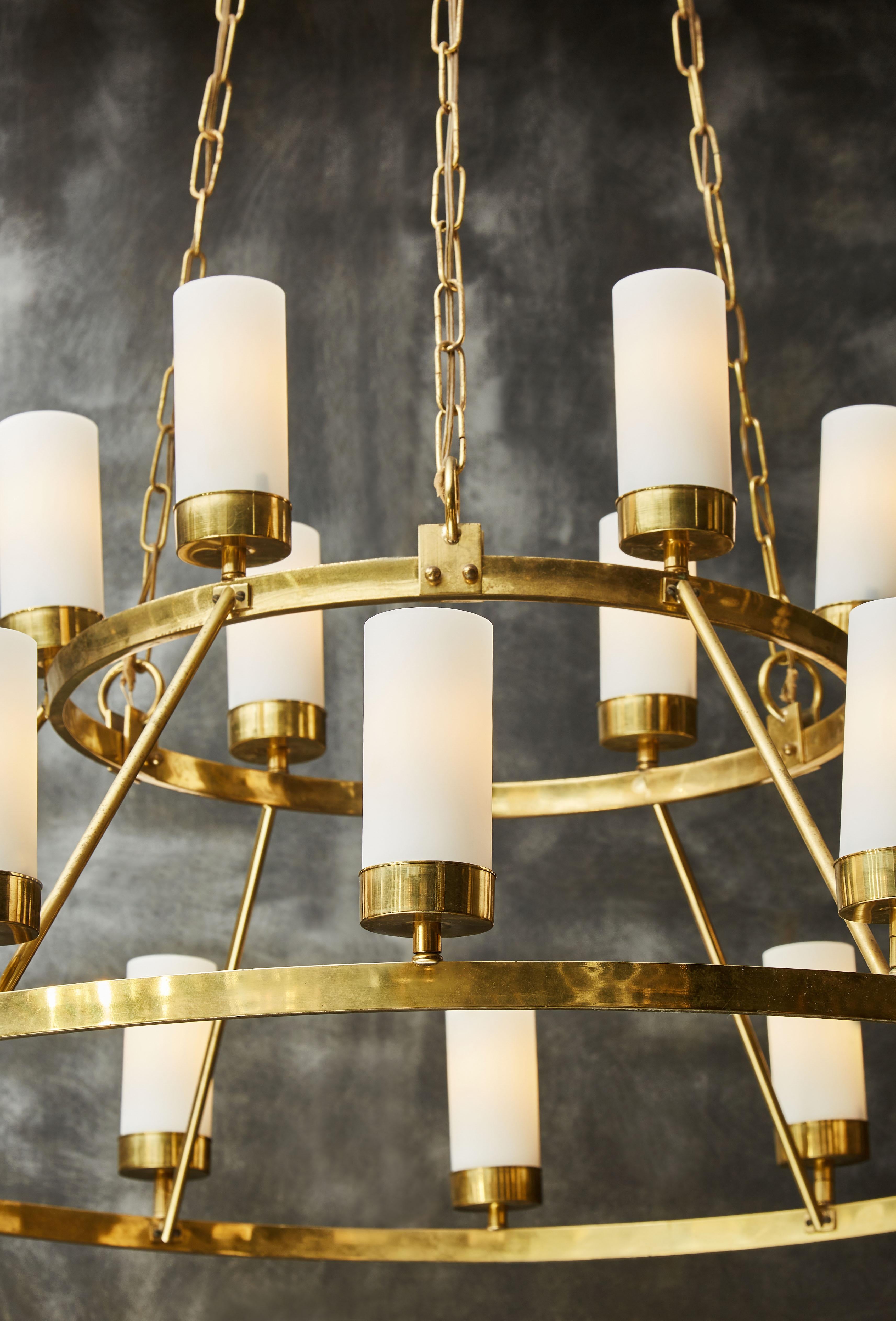 Mid-20th Century Brass Circular Chandelier with Eighteen Lights Hanged by Chains For Sale