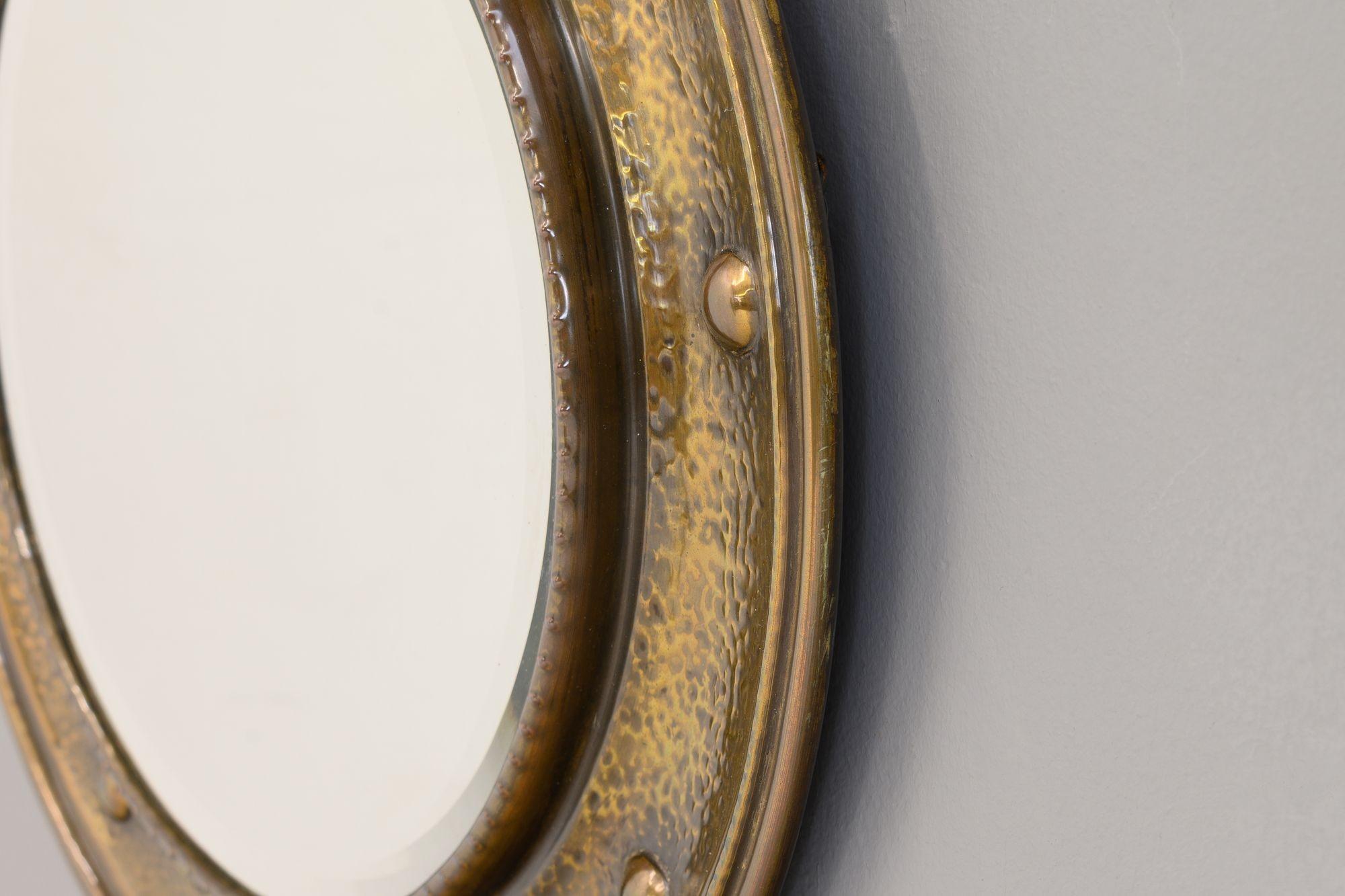 Specchio circolare in ottone In condizioni buone in vendita a London, England
