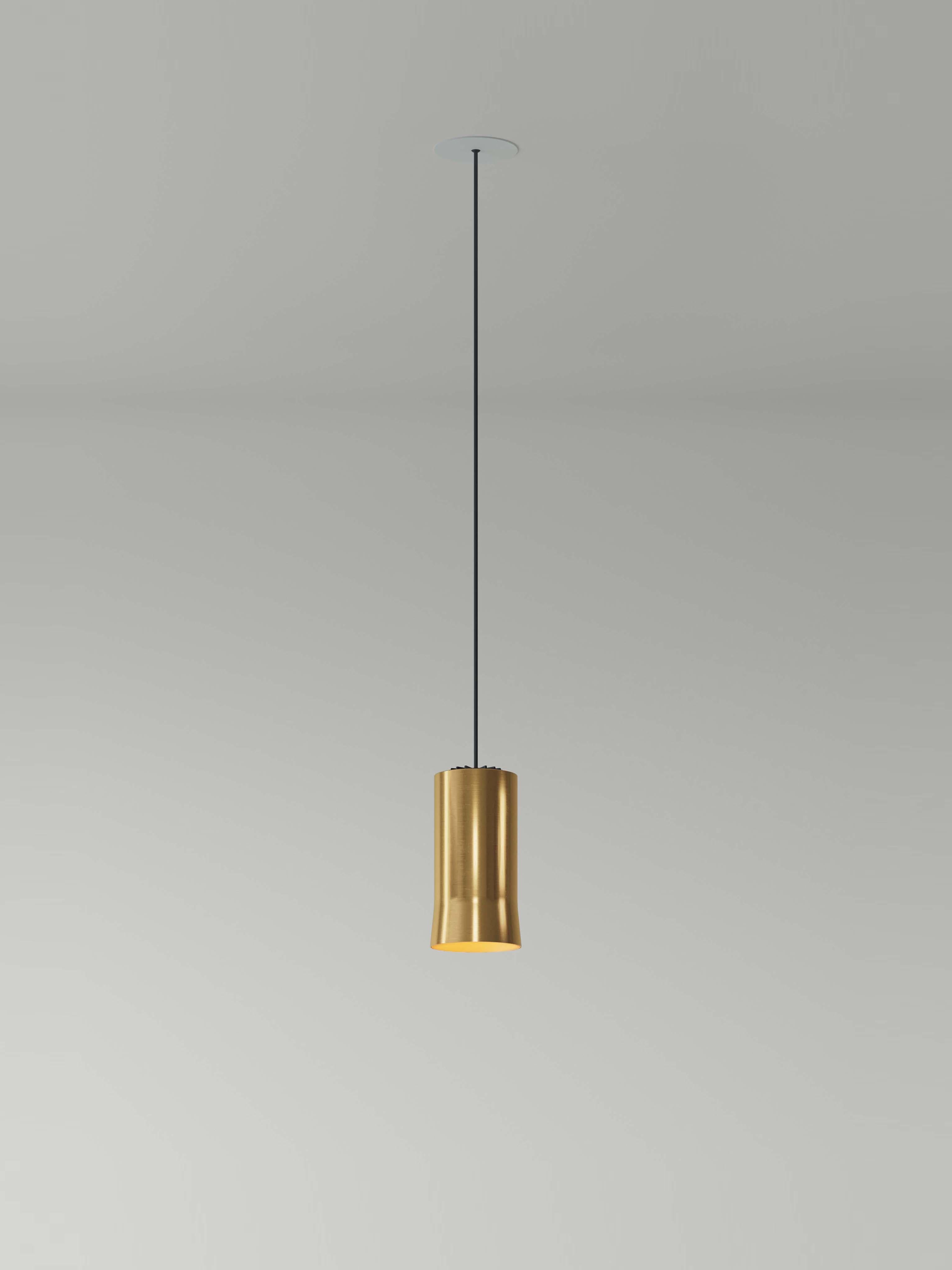 Brass Cirio simple pendant lamp by Antoni Arola
Dimensions: D 11 x H 325 cm
Materials: Brass.
Available in 3 lampshade materials: white porcelain, white opal glass and polished brass.
Available in 2 cable lengths: 3mts, 8mts.
Availalble in 2