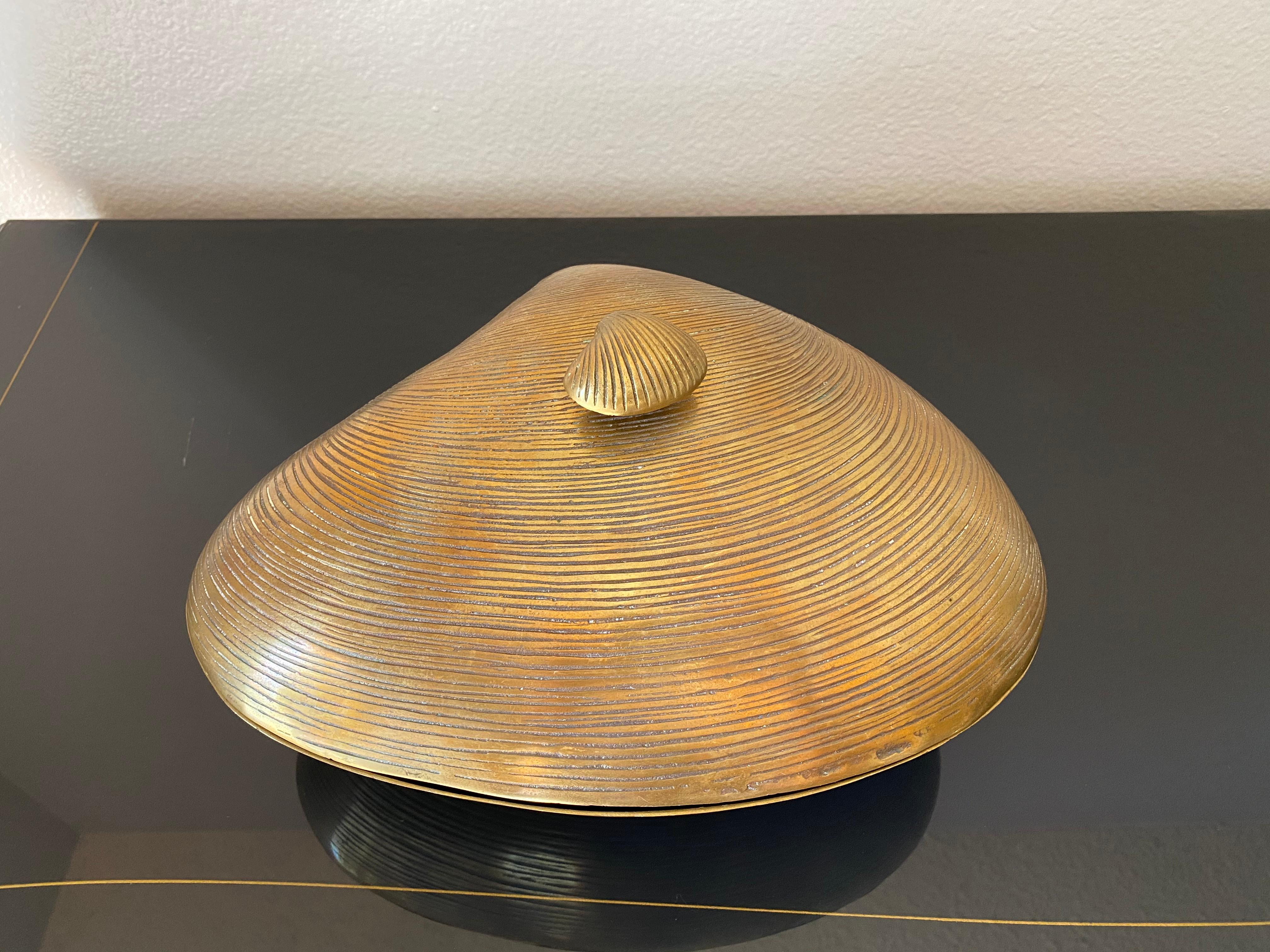 Brass clam shell cachepot / catch all.