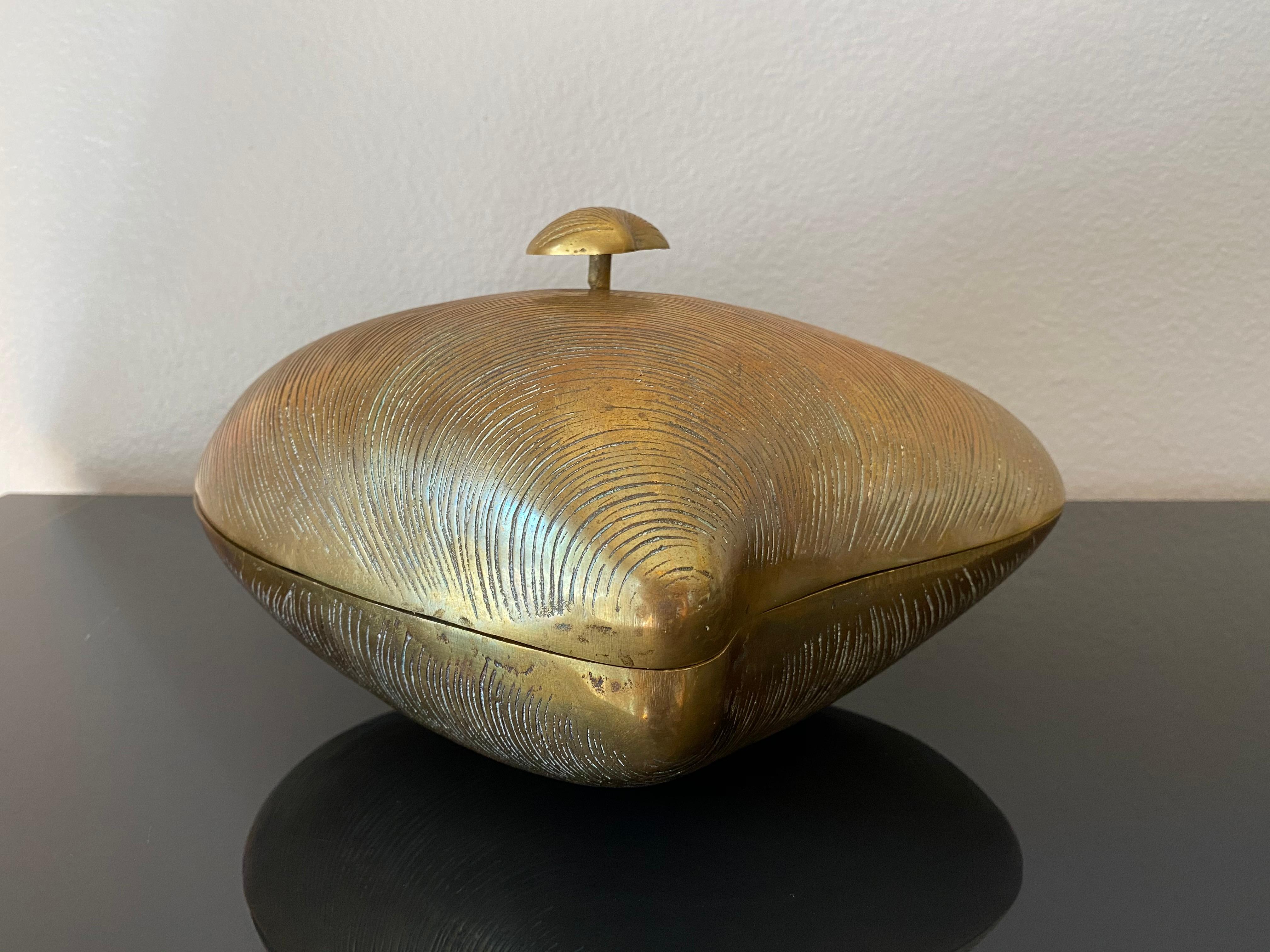 Brass Clam Shell Cachepot Catch All In Good Condition In North Hollywood, CA