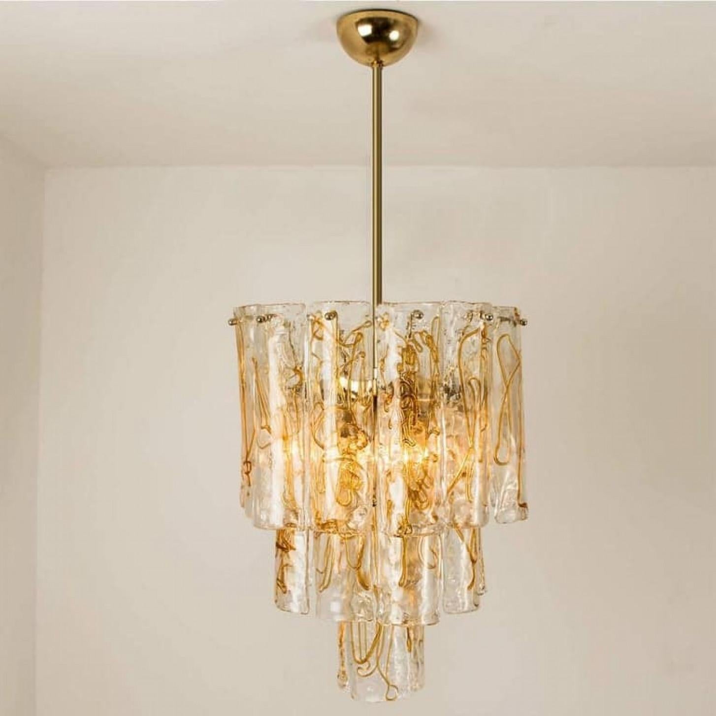 Ottone Lampadario in ottone con vetro trasparente e ambra a spirale di Doria, 1970 in vendita