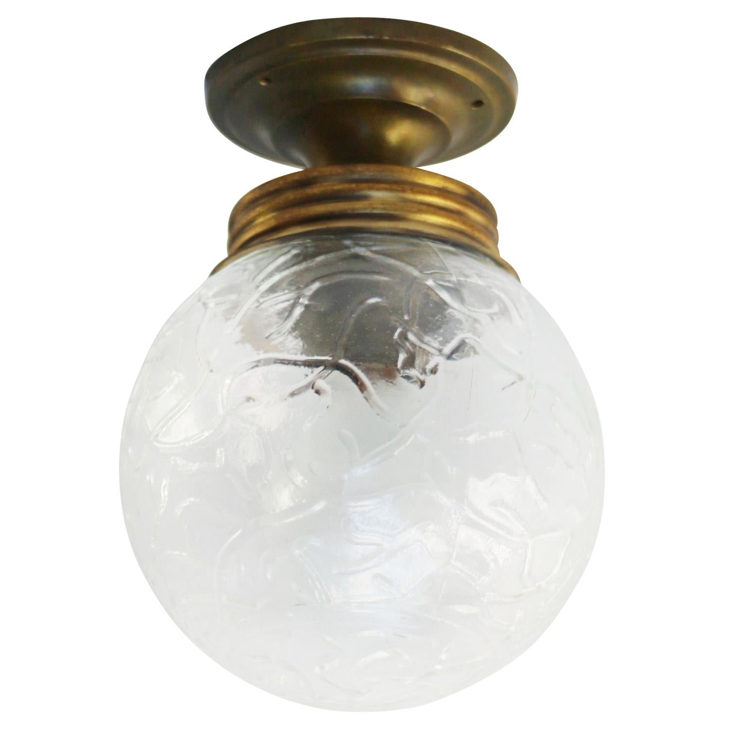 British clear glass flush mount.
Metal bulb holder with brass glass holder.
Clear Reeded glass

Brass ceiling plate / wall plate : diameter 10 cm / 3.94 inches

Weight: 0.90 kg / 2 lb

Priced per individual item. All lamps have been made suitable by