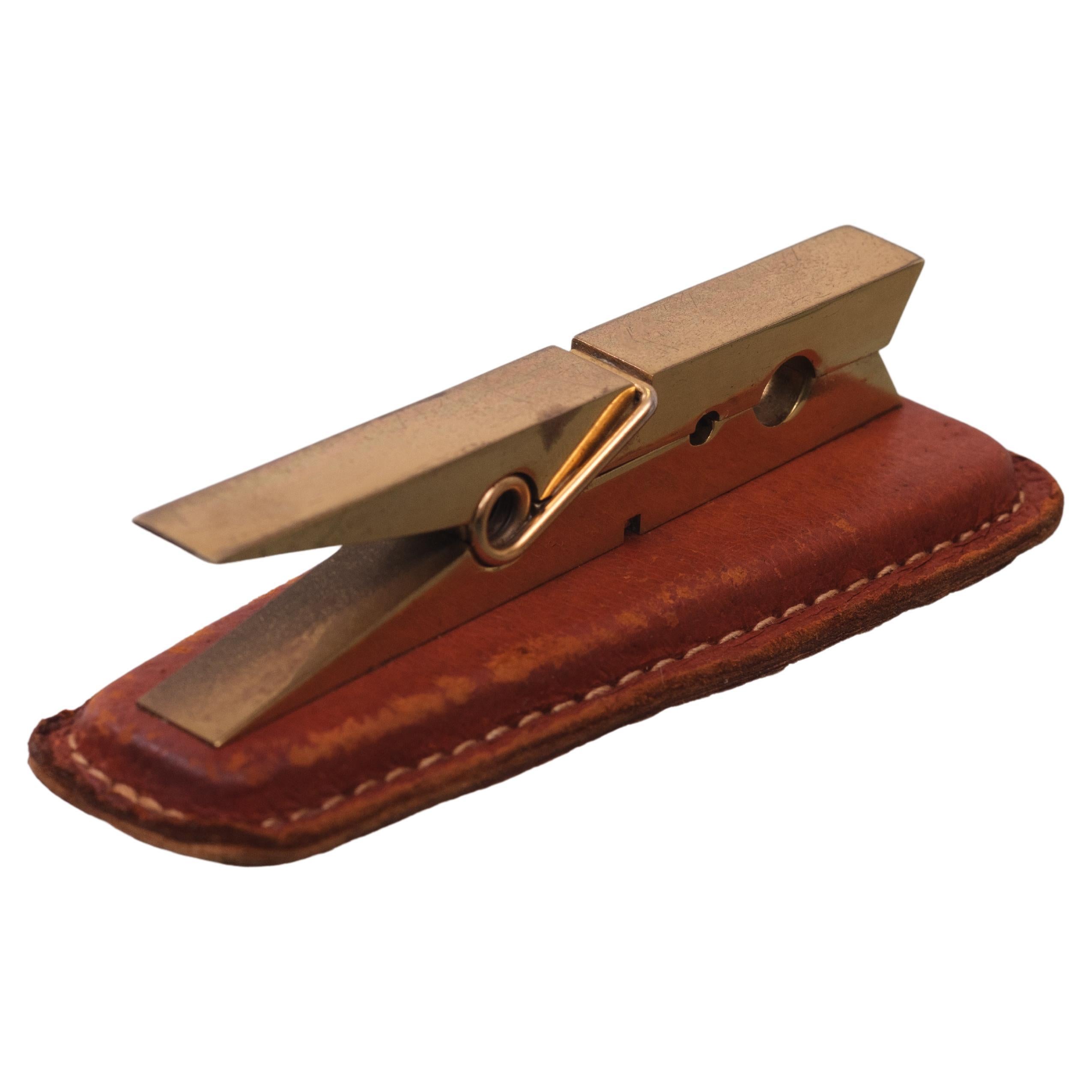 Vintage Black Clothes Pin Paperweight For Sale at 1stDibs