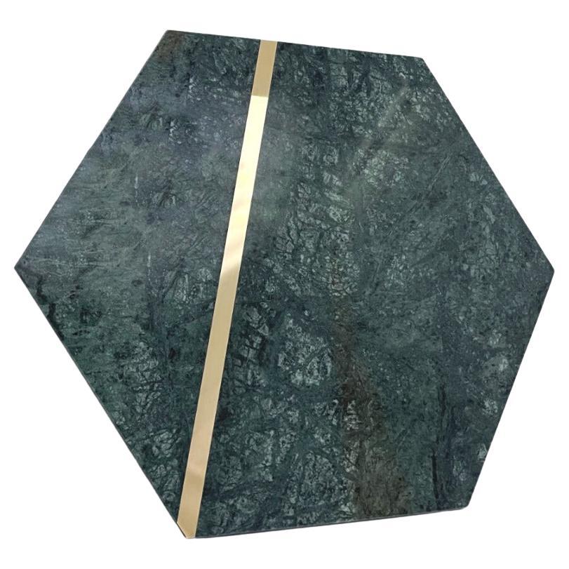 The “Brass” underplates, entirely made of Verde Guatemala marble, are exclusive underplates embellished with a brass tab that runs along the object from one end to the other, giving it a further touch of refined style. 

The Brass underplates are