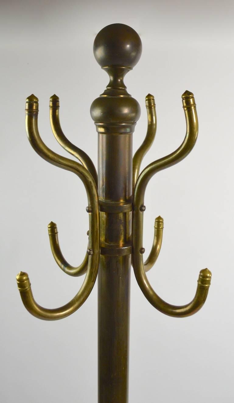 Nice heavy gauge brass coat tree, with ball capped structural elements.
Four hooks on the top to hold your coats and hats. Sturdy and stable, very good original condition showing only minor cosmetic wear to finish, normal and consistent with